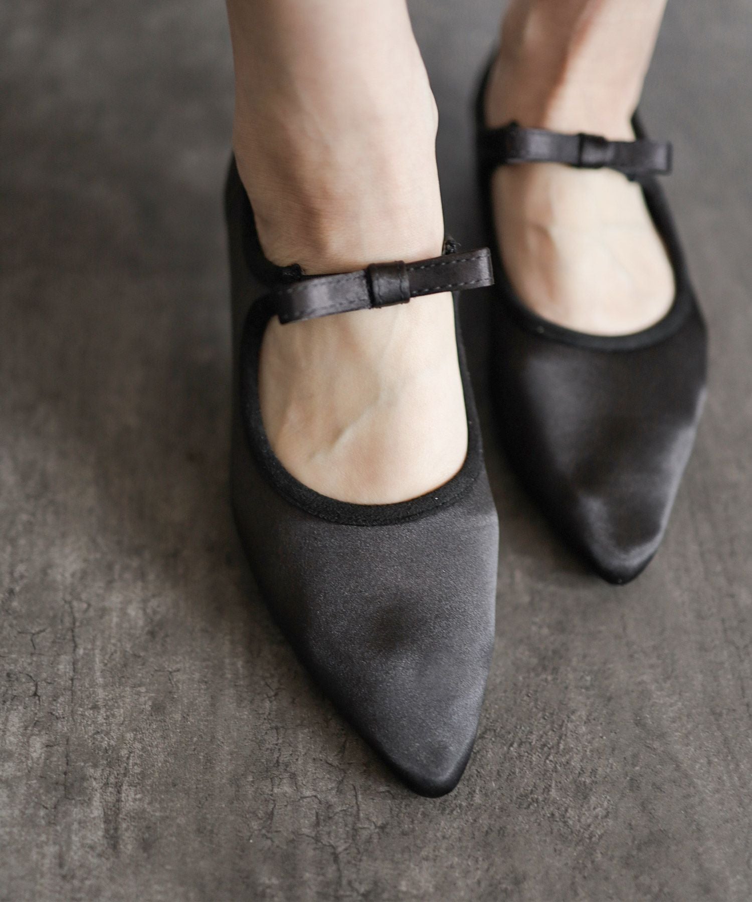 フロッキードットシースルーのリボンストラップローヒールパンプス 一部4月上旬入荷予定