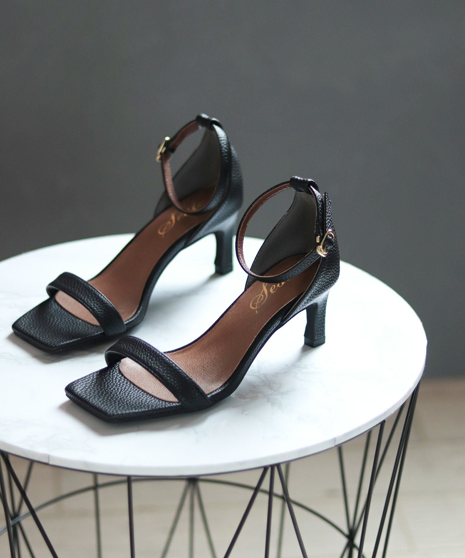 ストレートヒールアンクルストラップサンダル 一部3月末・4月下旬入荷