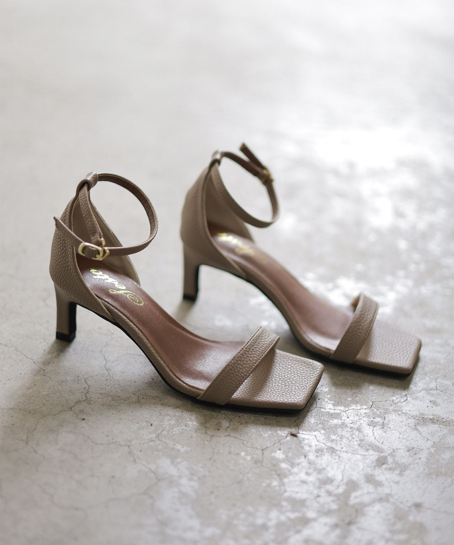 ストレートヒールアンクルストラップサンダル 一部3月末・4月下旬入荷予定