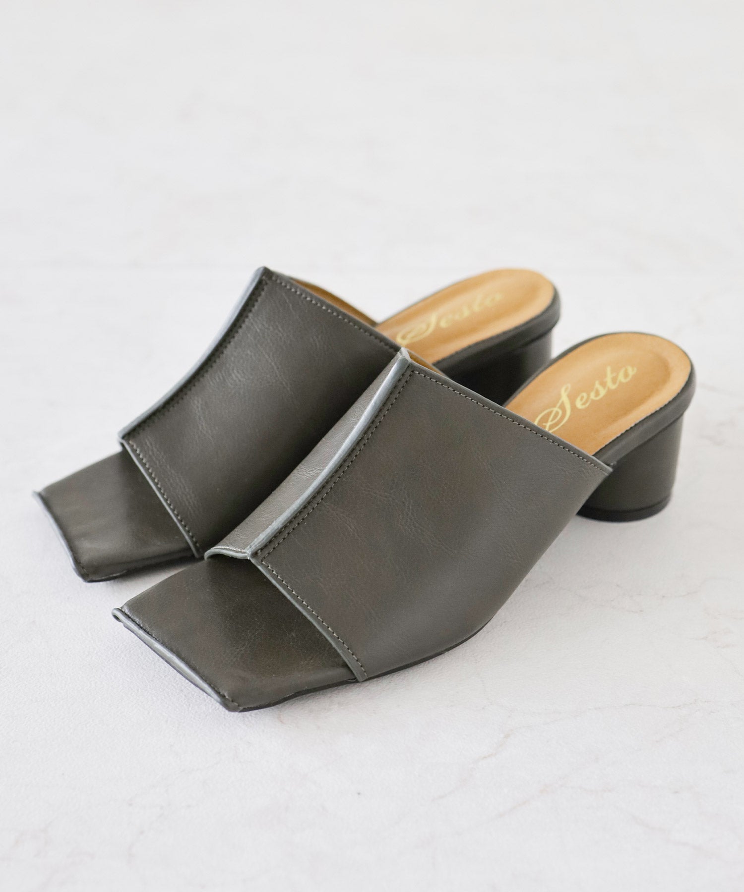 サークルヒールスクエアトゥミュールサンダル