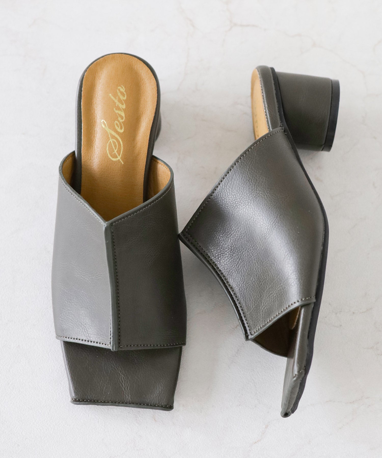 サークルヒールスクエアトゥミュールサンダル