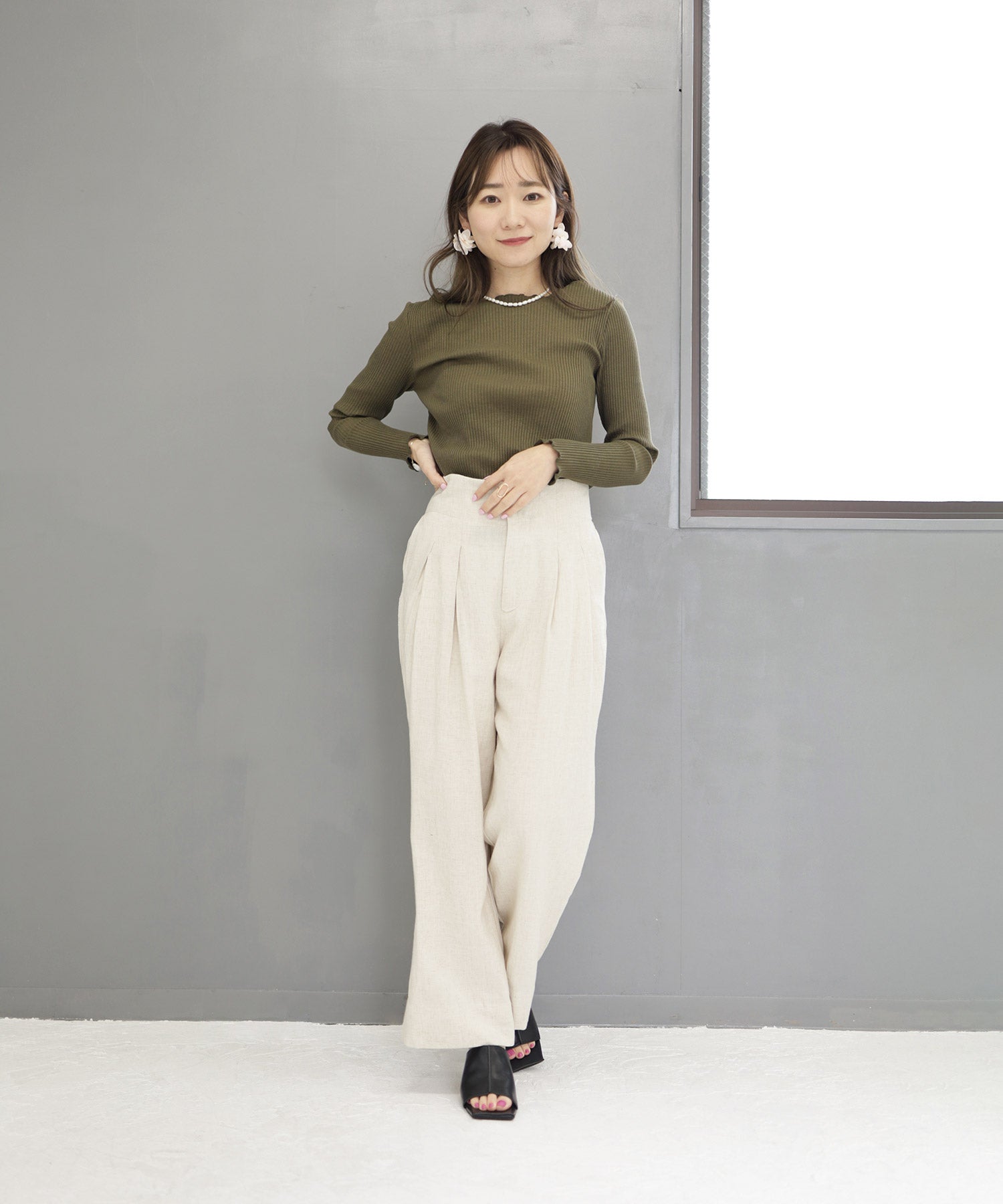 サークルヒールスクエアトゥミュールサンダル