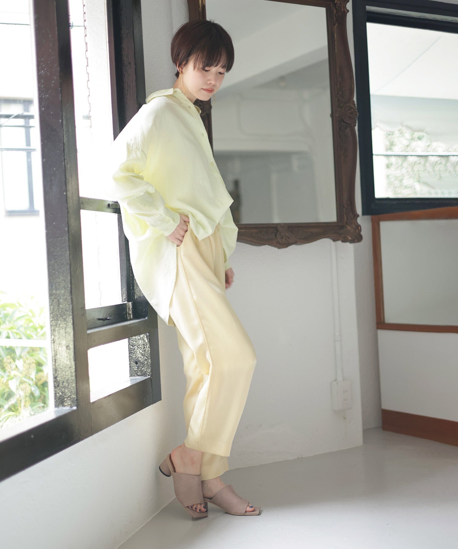 サークルヒールスクエアトゥミュールサンダル