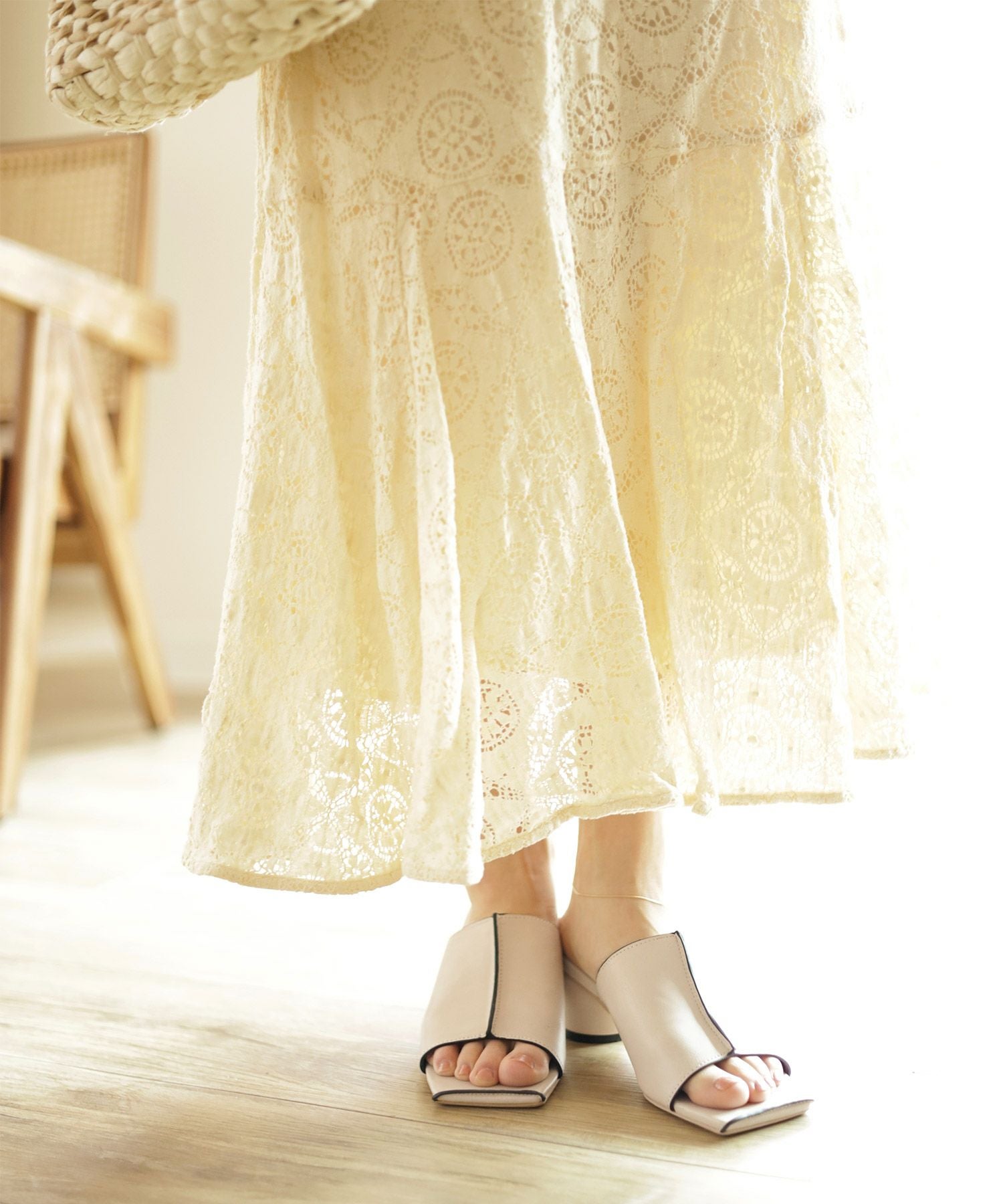 サークルヒールスクエアトゥミュールサンダル