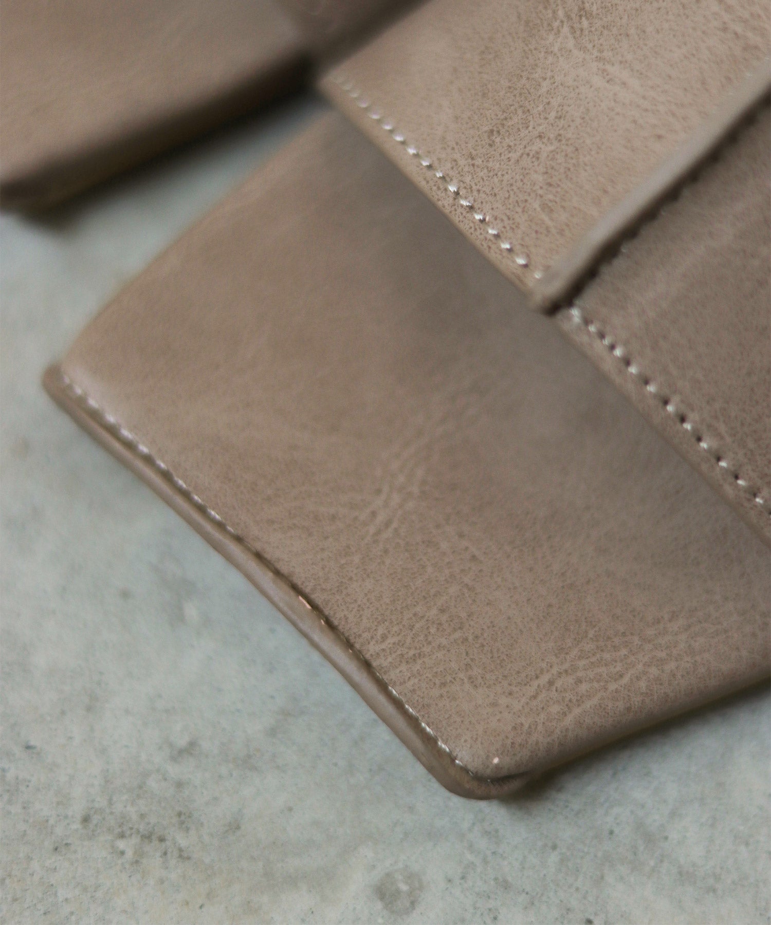 サークルヒールスクエアトゥミュールサンダル