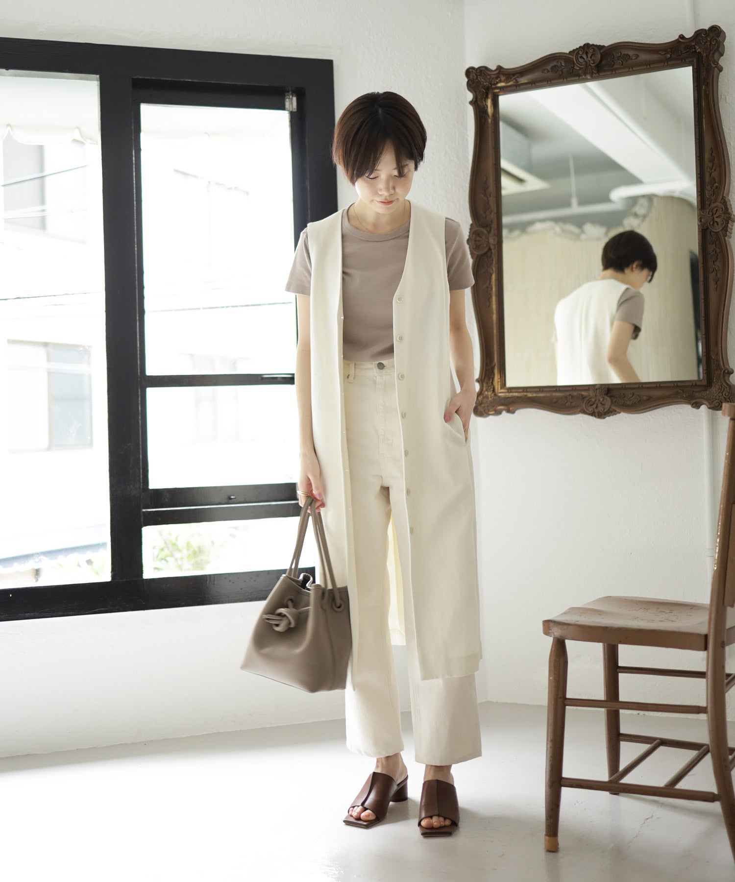 サークルヒールスクエアトゥミュールサンダル