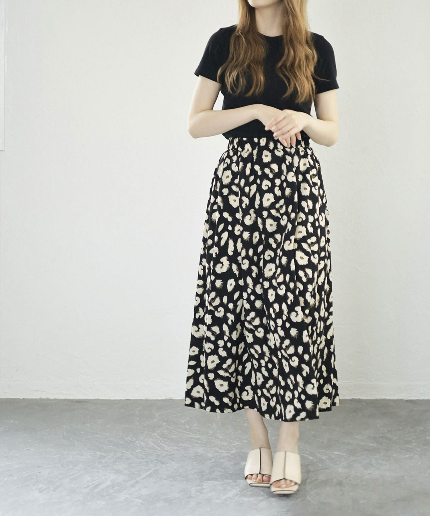 サークルヒールスクエアトゥミュールサンダル