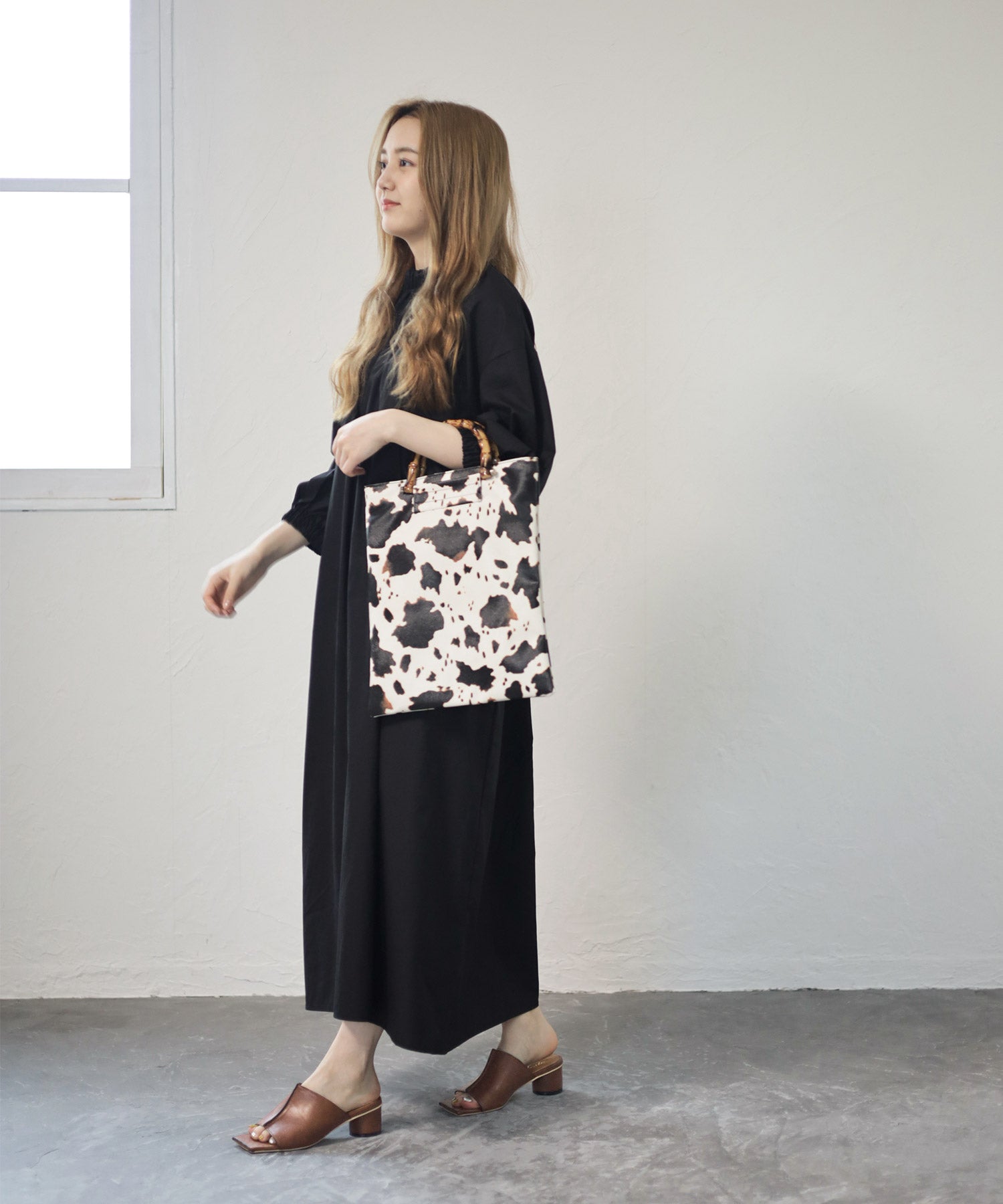 サークルヒールスクエアトゥミュールサンダル