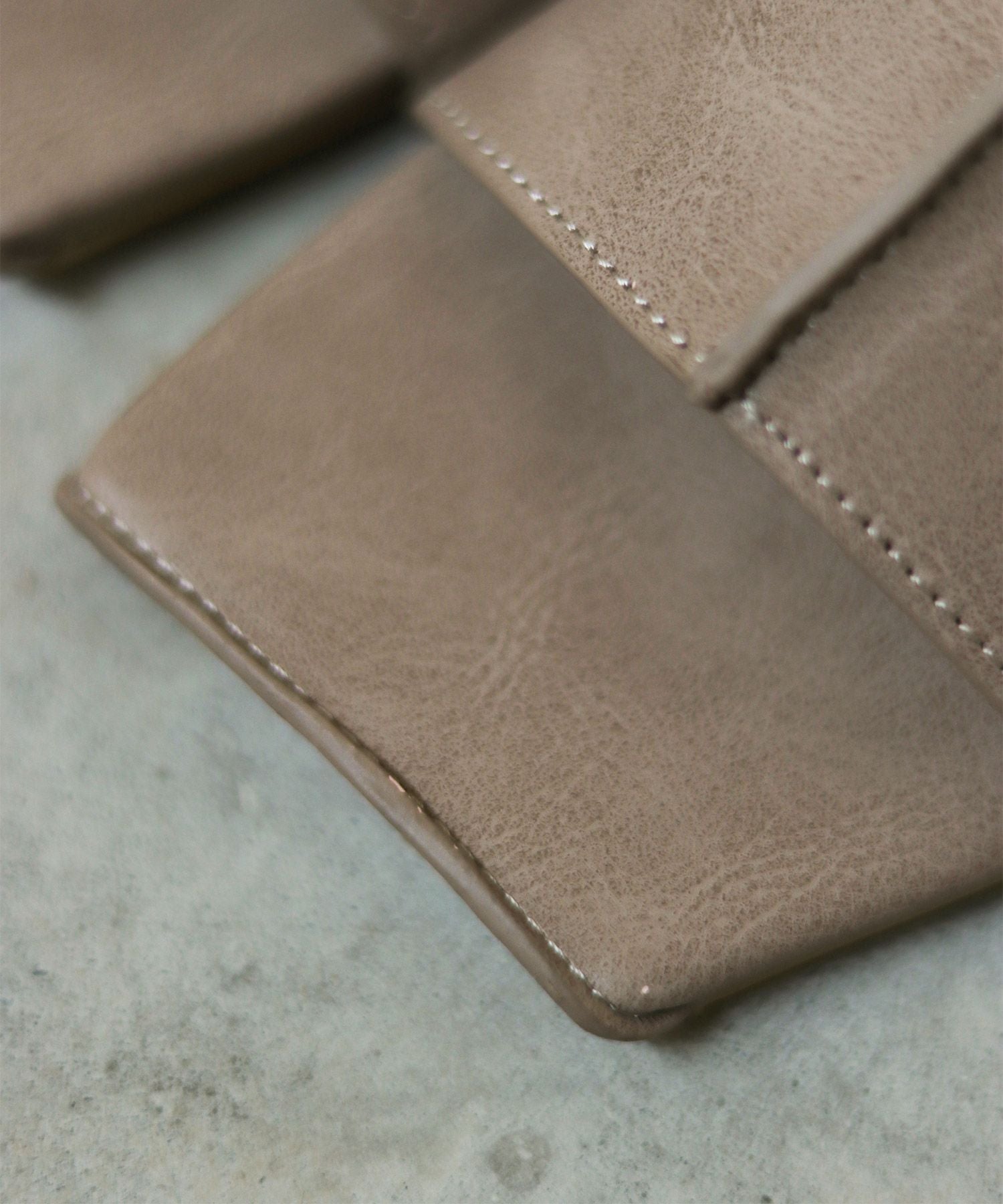 サークルヒールスクエアトゥミュールサンダル