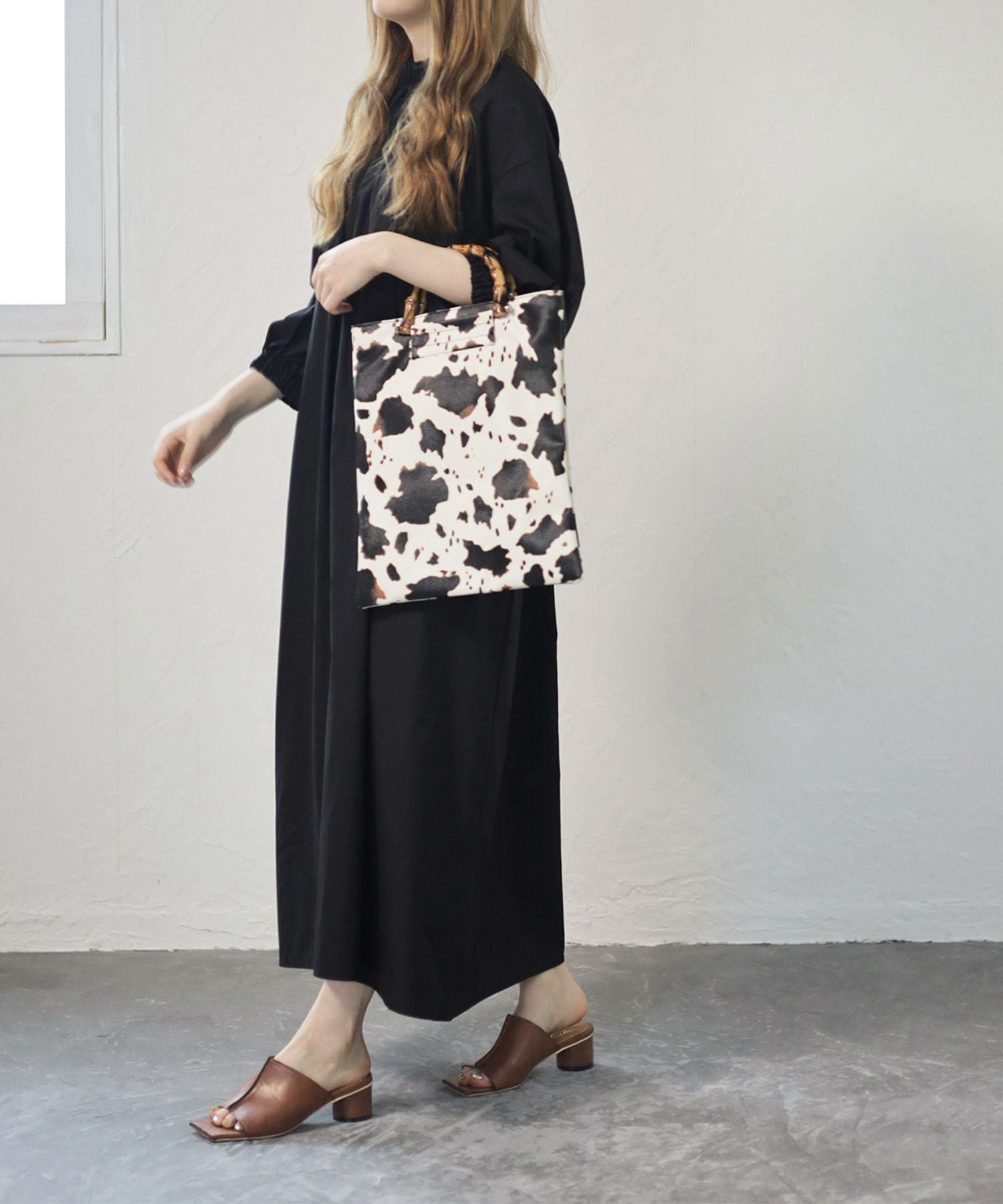 サークルヒールスクエアトゥミュールサンダル