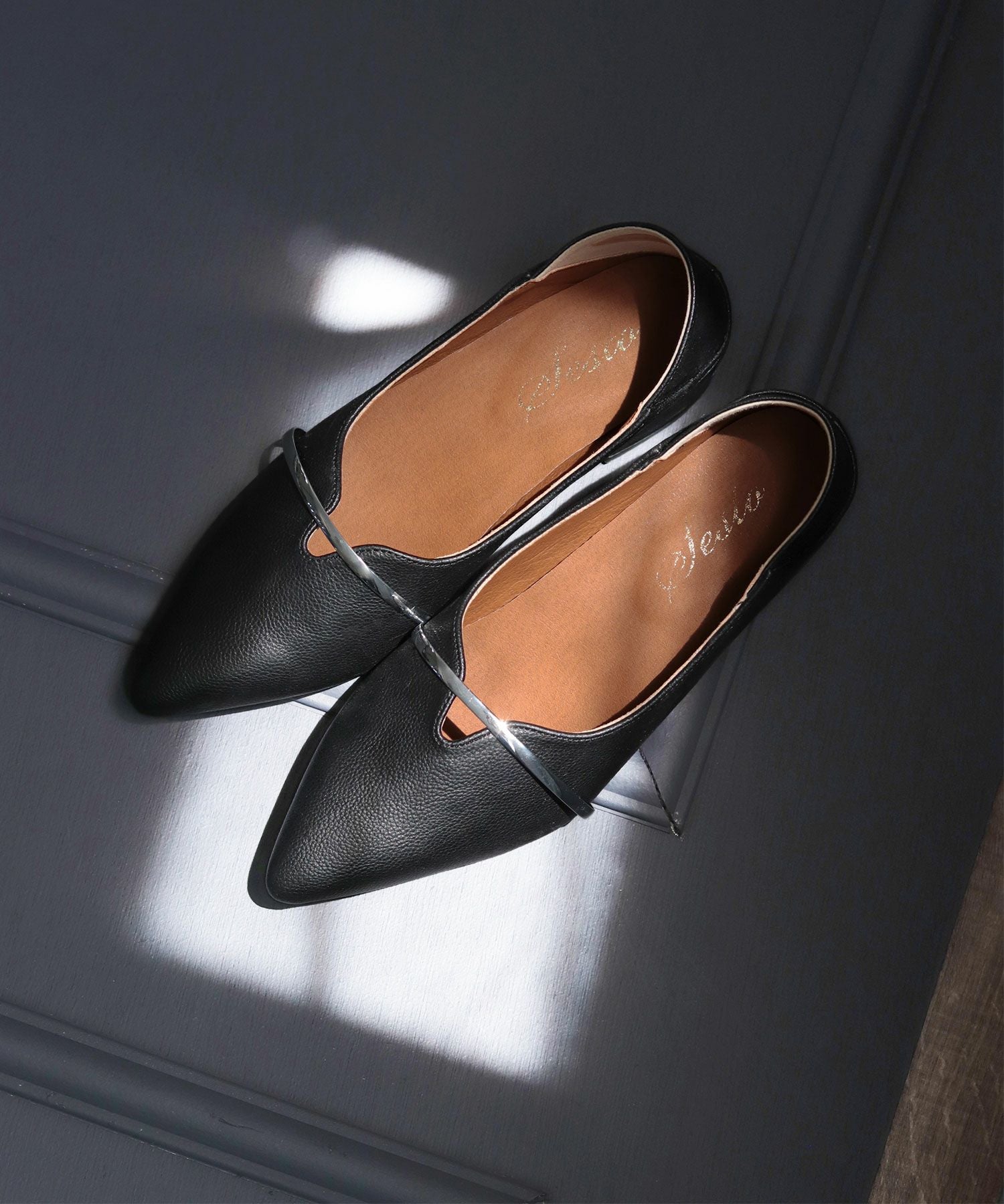 メタリックストラップバブーシュパンプス