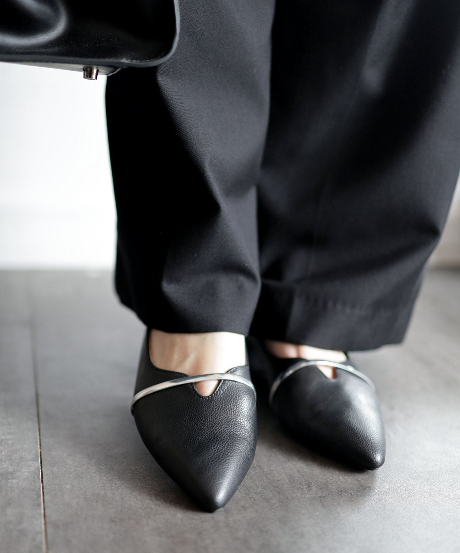 メタリックストラップバブーシュパンプス