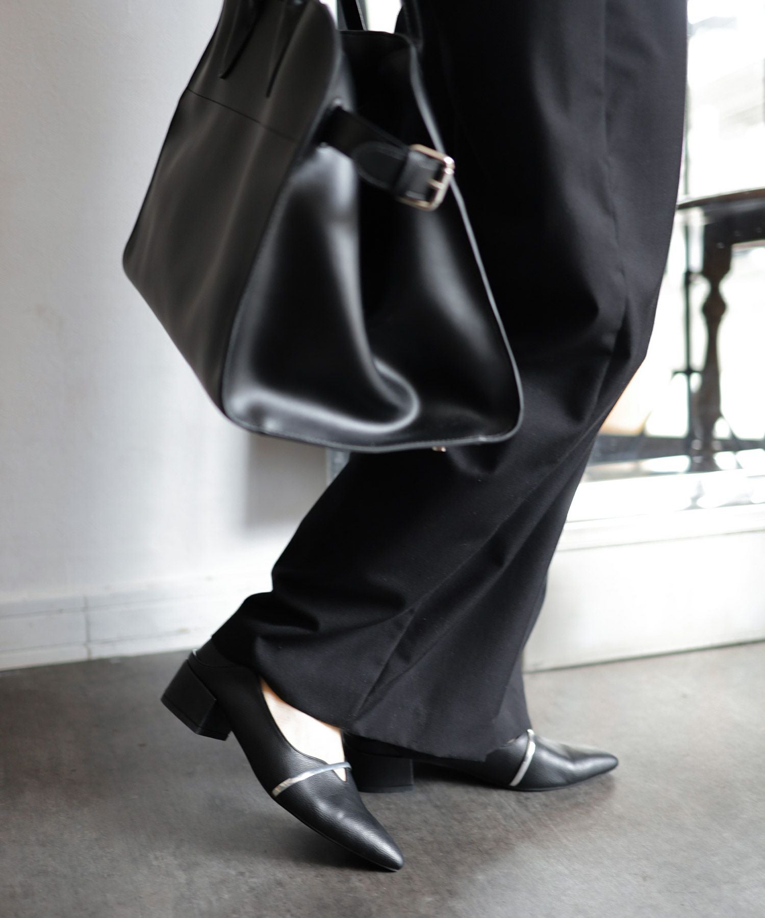 メタリックストラップバブーシュパンプス