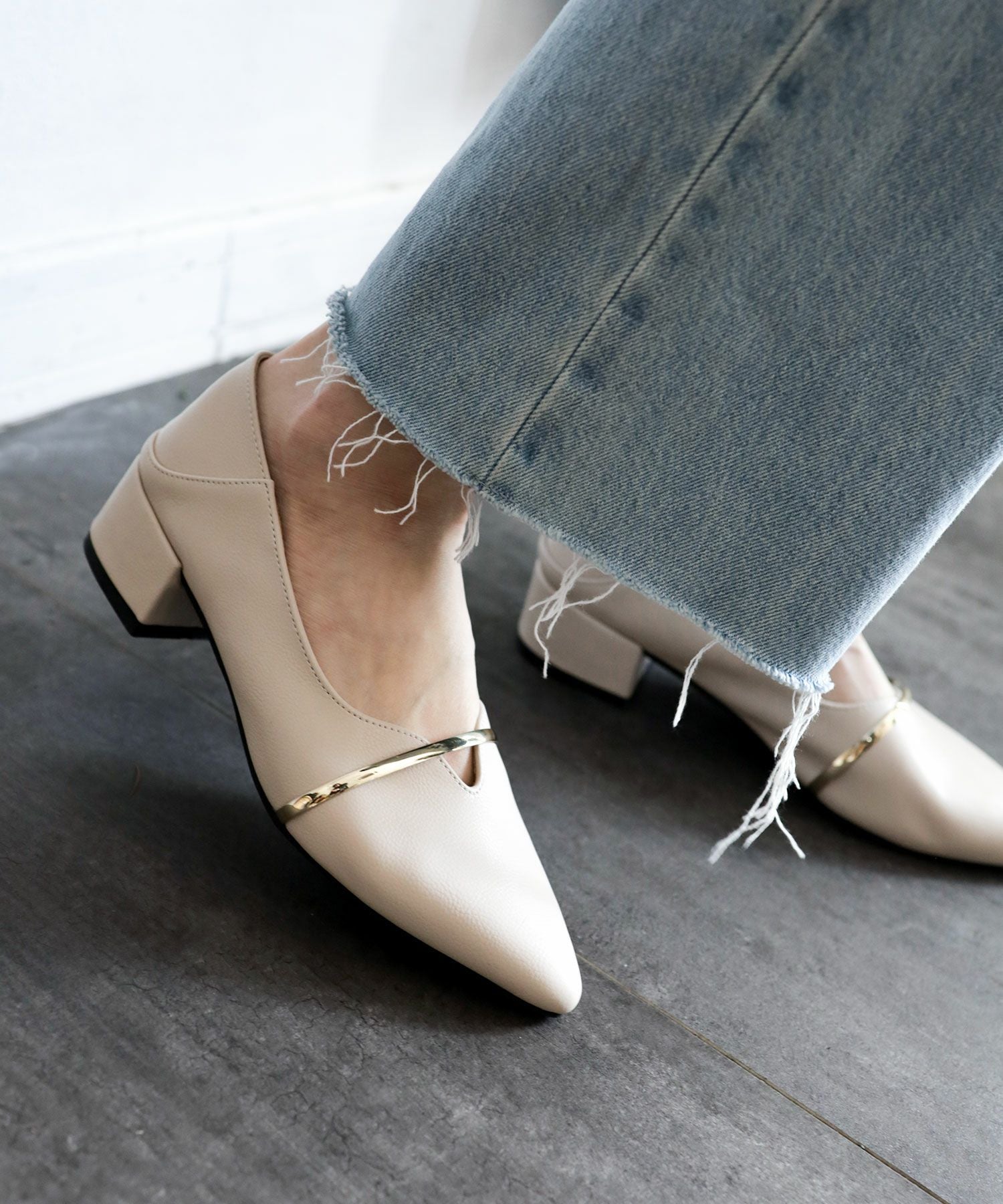 メタリックストラップバブーシュパンプス