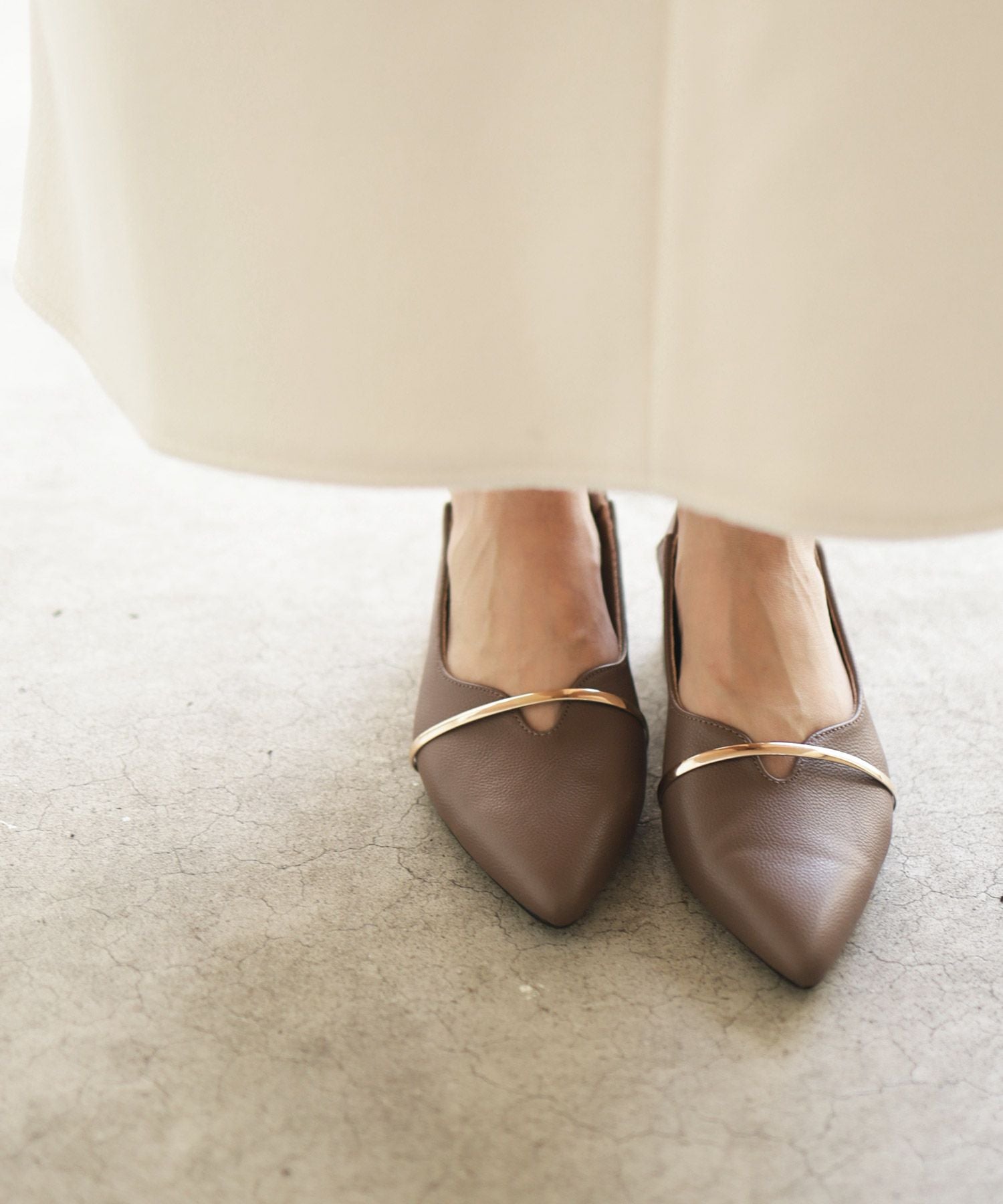 メタリックストラップバブーシュパンプス