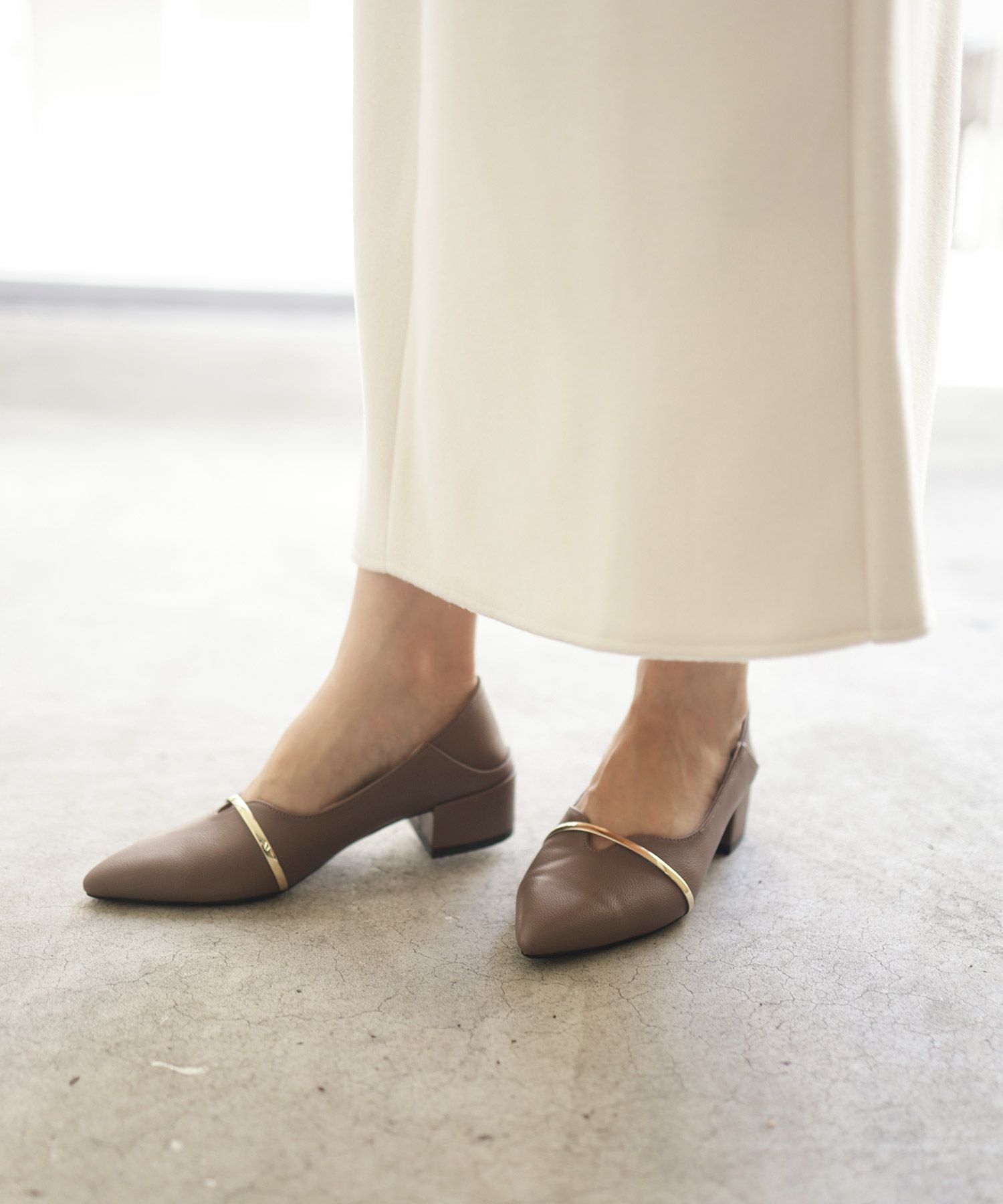 メタリックストラップバブーシュパンプス