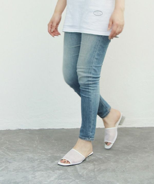 【4E幅広・大きいサイズ】スクエアトゥメッシュクリアヒールサンダル ▲返品交換不可