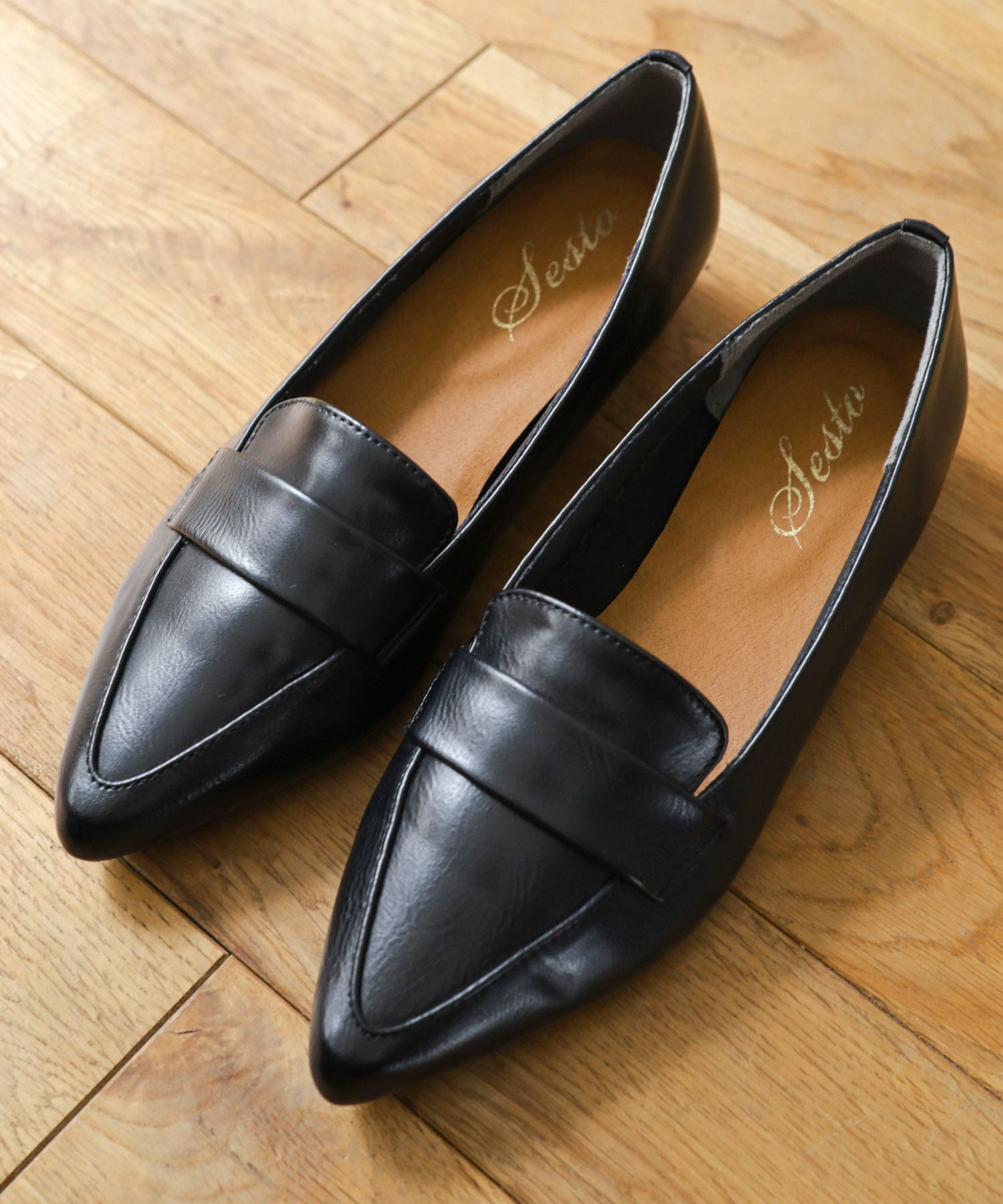 ポインテッドトゥローヒールローファーパンプス