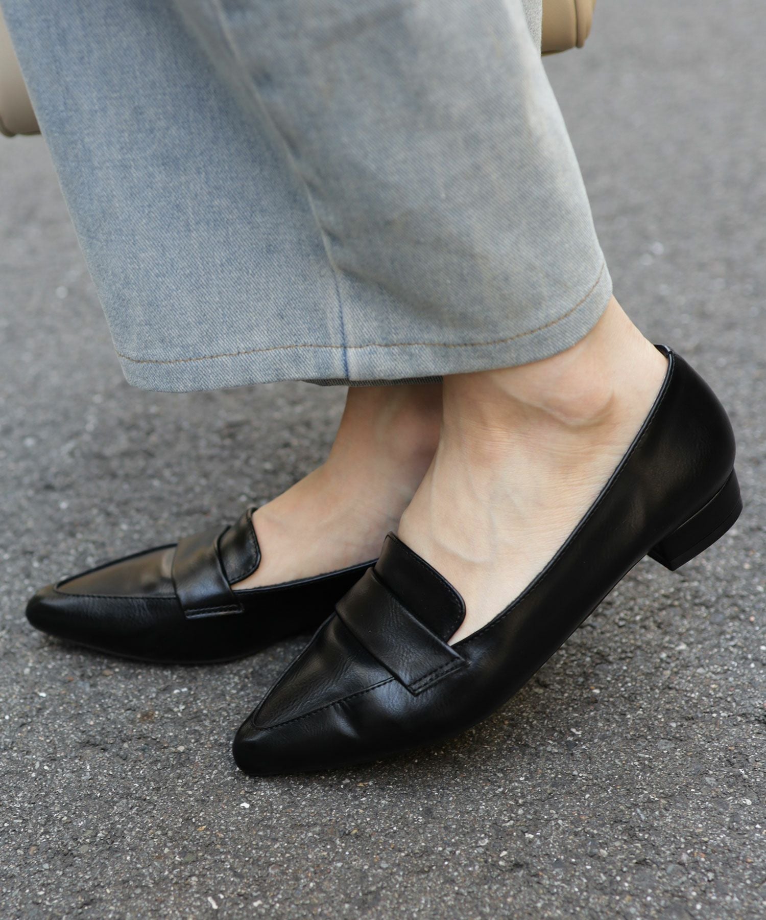 ポインテッドトゥローヒールローファーパンプス