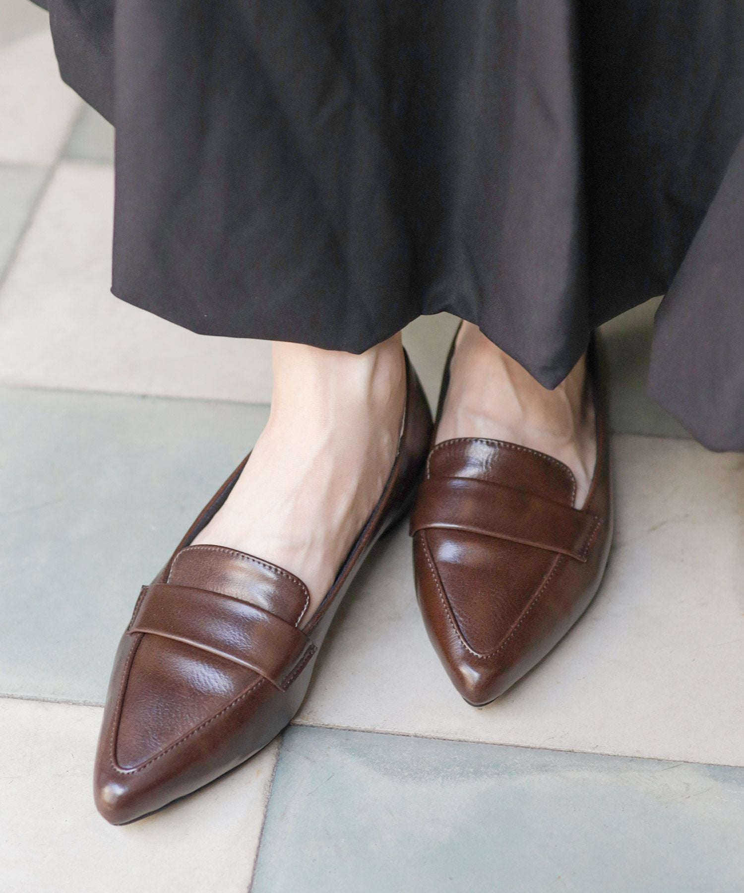 ポインテッドトゥローヒールローファーパンプス