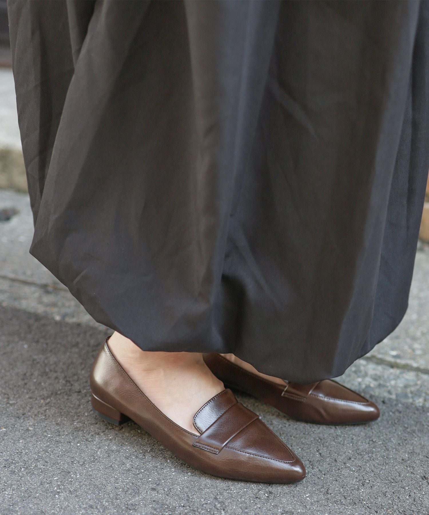 ポインテッドトゥローヒールローファーパンプス