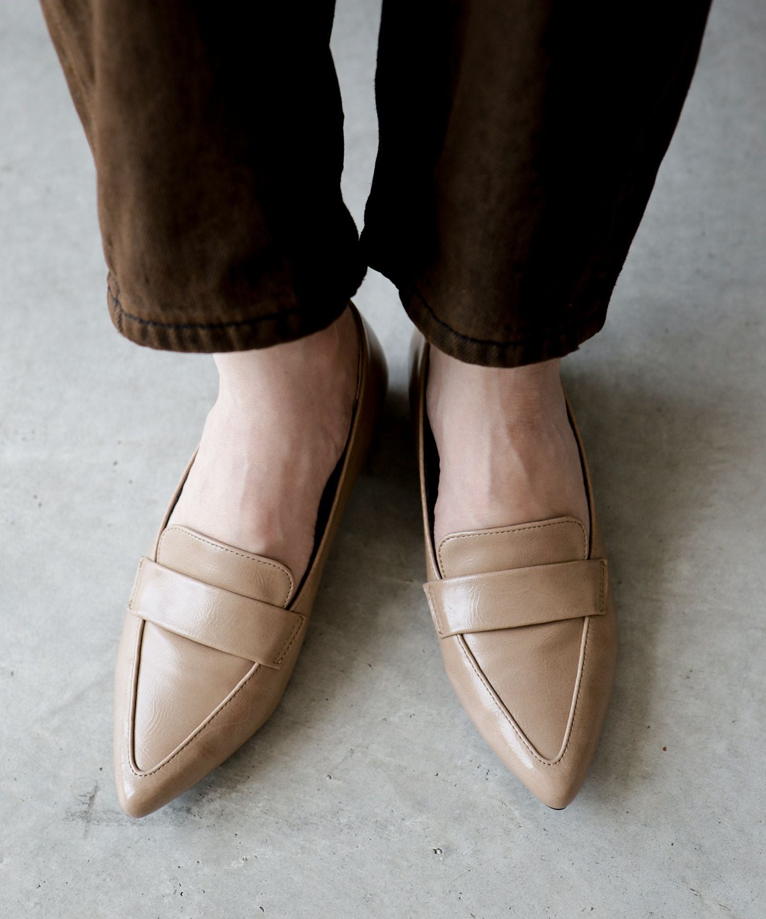 ポインテッドトゥローヒールローファーパンプス