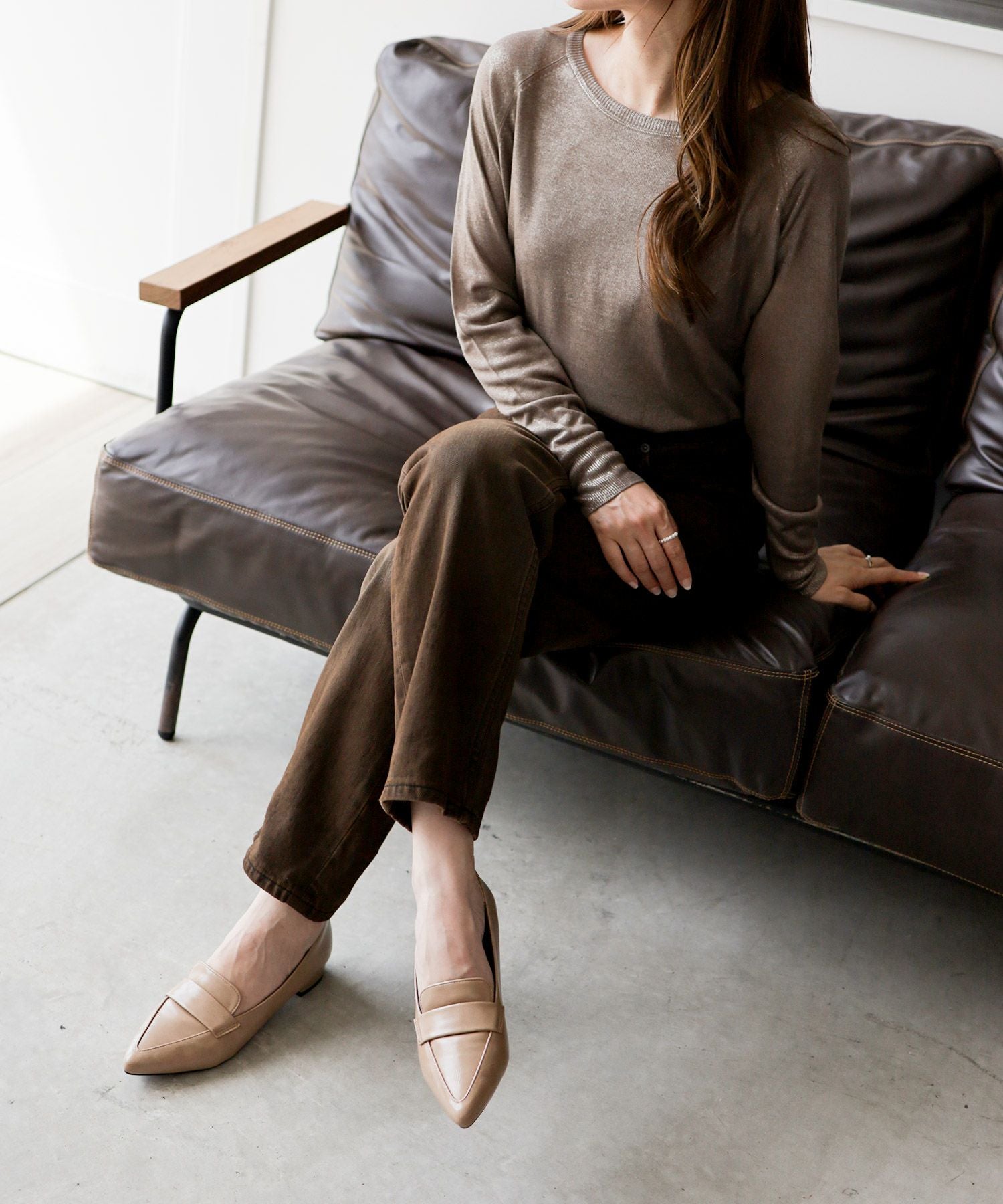 ポインテッドトゥローヒールローファーパンプス