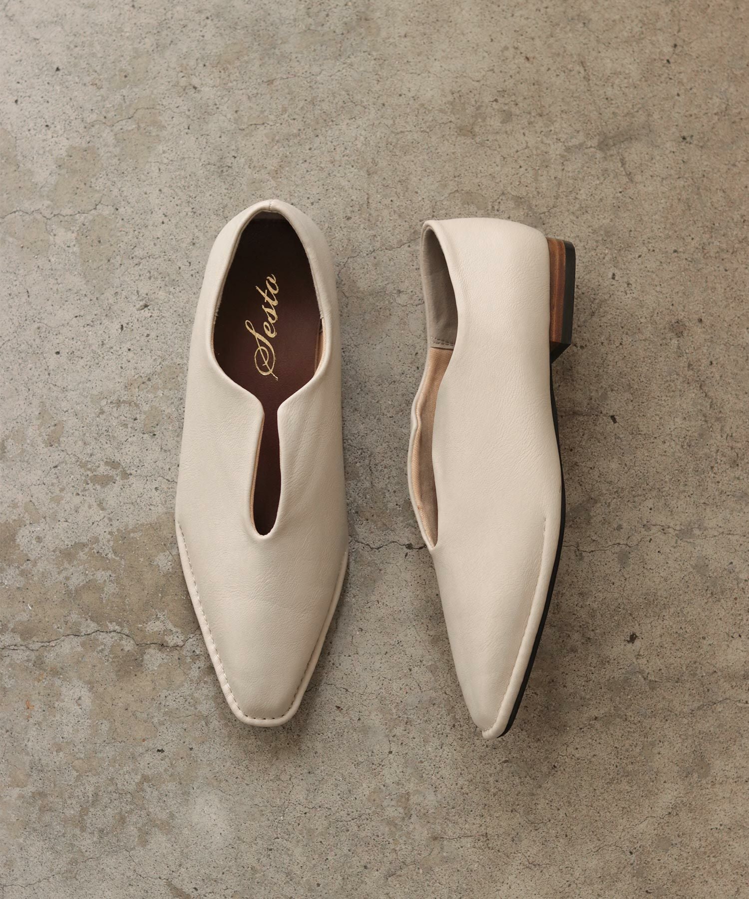 ステッチデザインローヒールVカットマニッシュパンプス