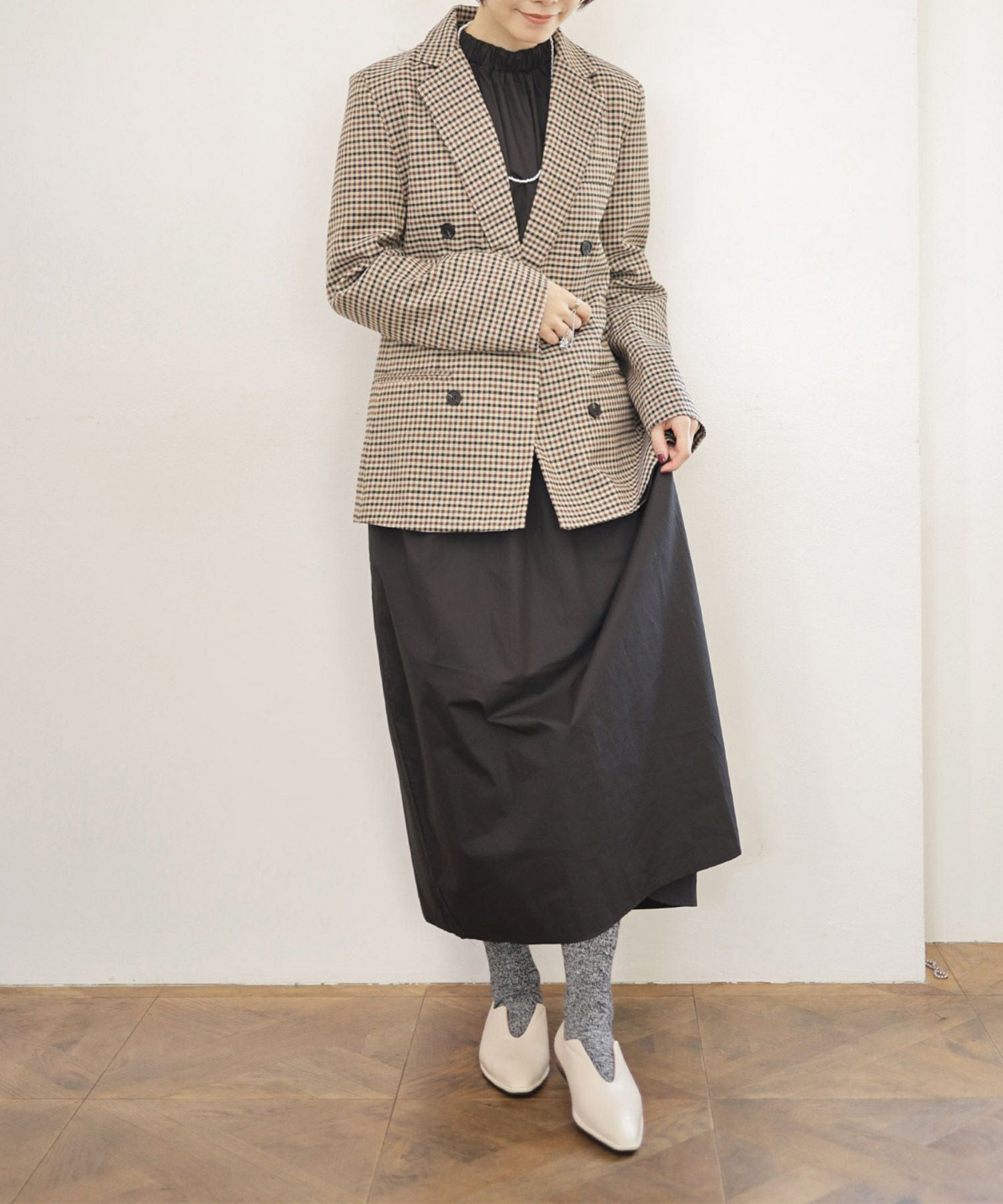 ステッチデザインローヒールVカットマニッシュパンプス