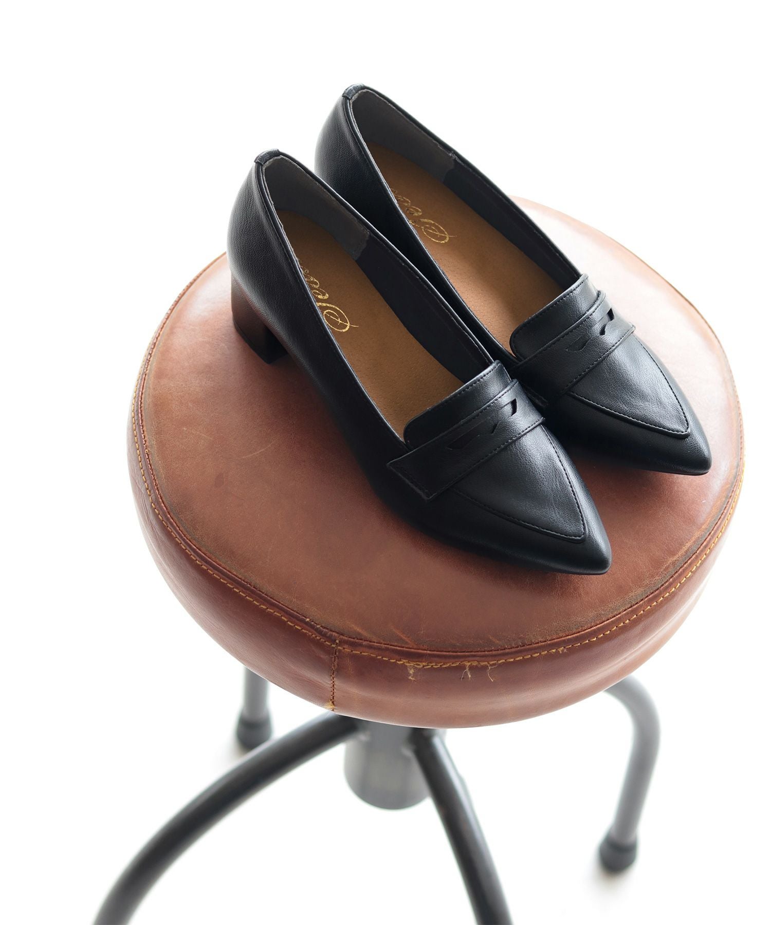 チャンキーヒールポインテッドトゥローファーパンプス 一部4月上旬入荷