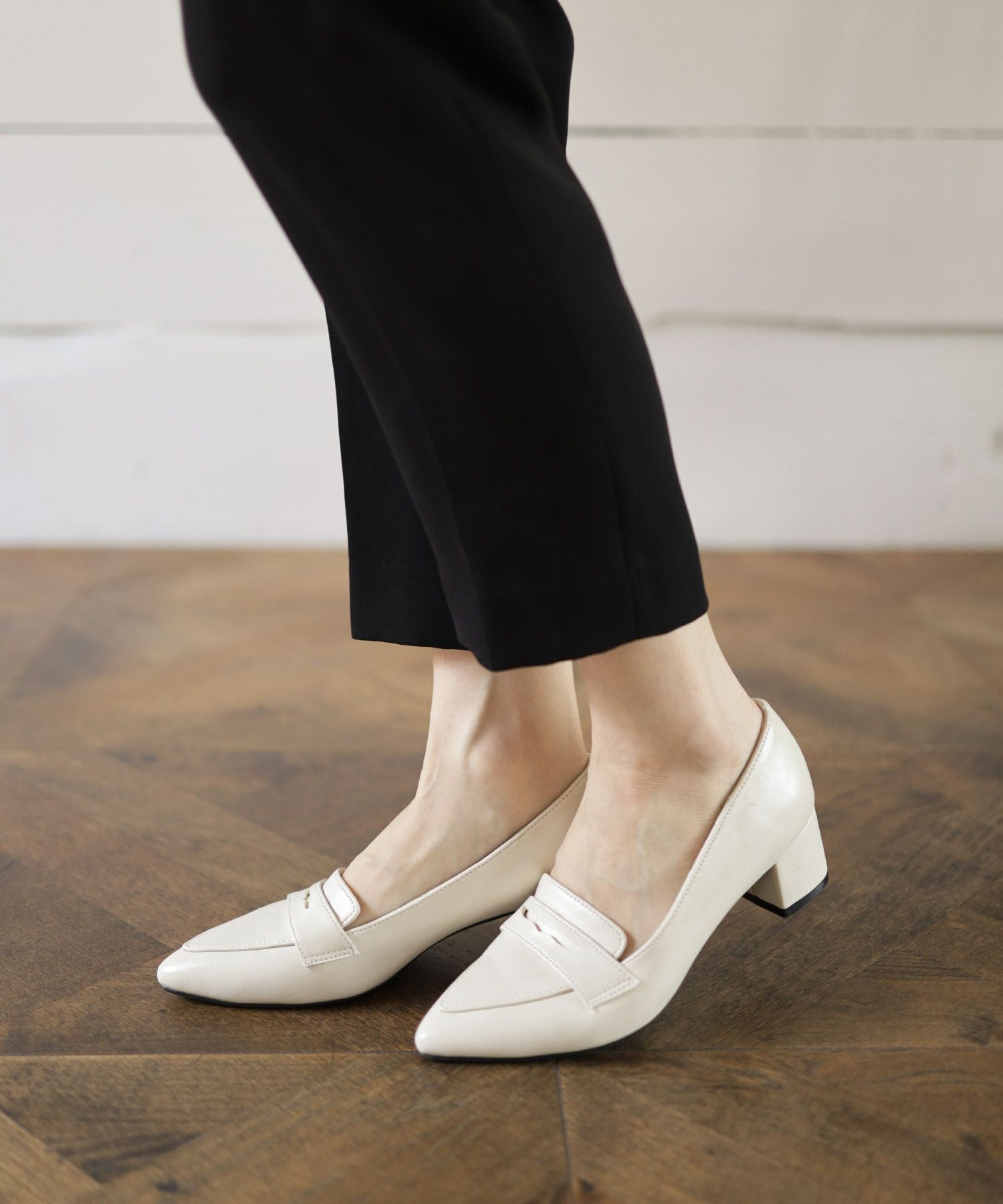 チャンキーヒールポインテッドトゥローファーパンプス 一部4月上旬入荷