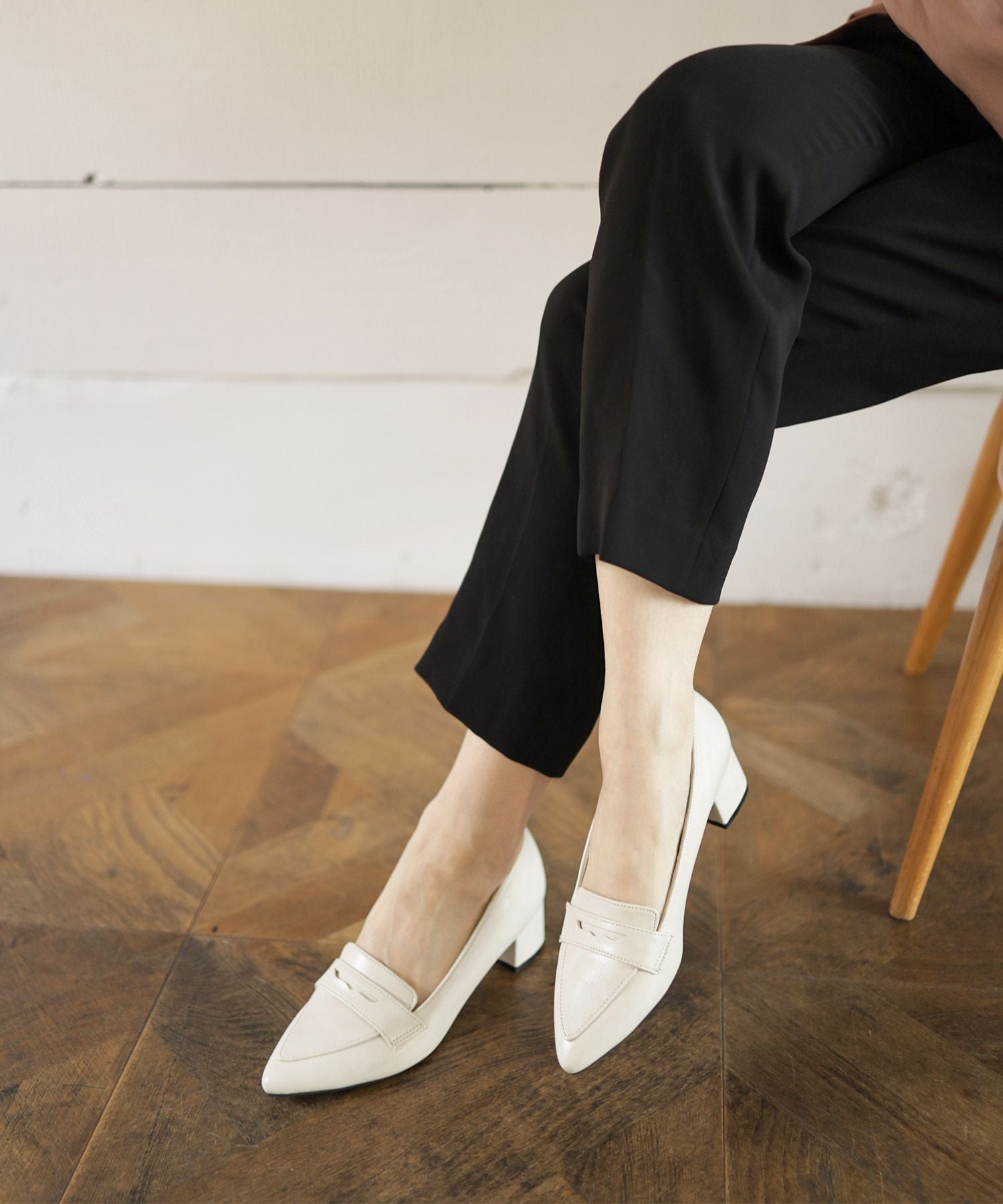 チャンキーヒールポインテッドトゥローファーパンプス 一部4月上旬入荷