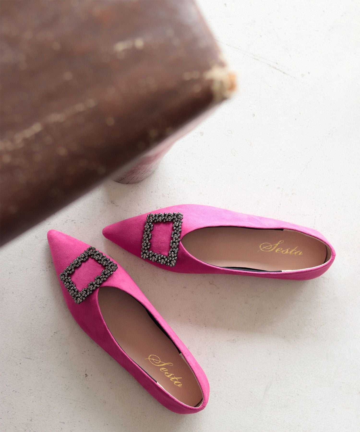 ビジューモチーフVカットポインテッドトゥフラットパンプス△返品交換