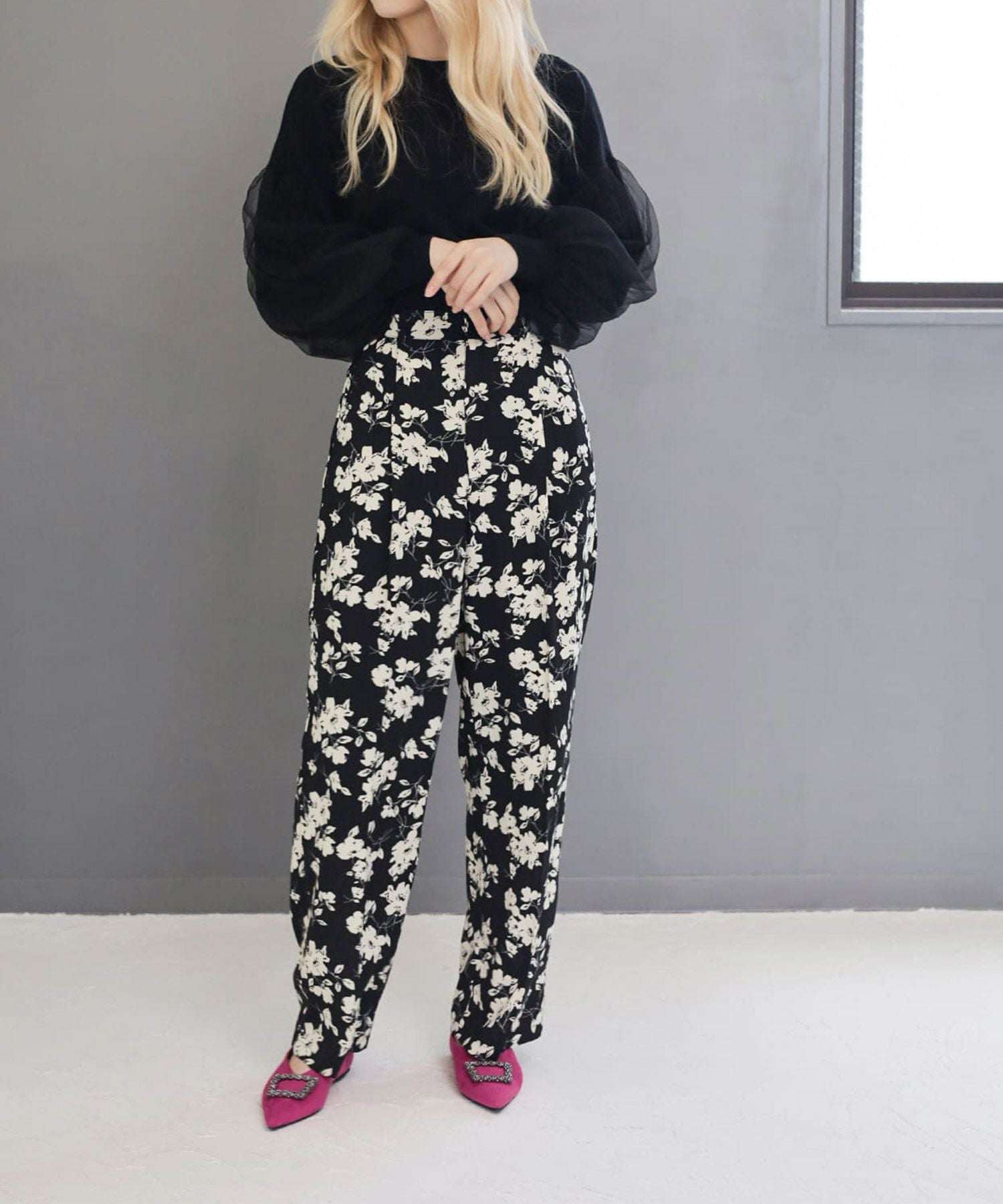 ビジューモチーフVカットポインテッドトゥフラットパンプス△返品交換