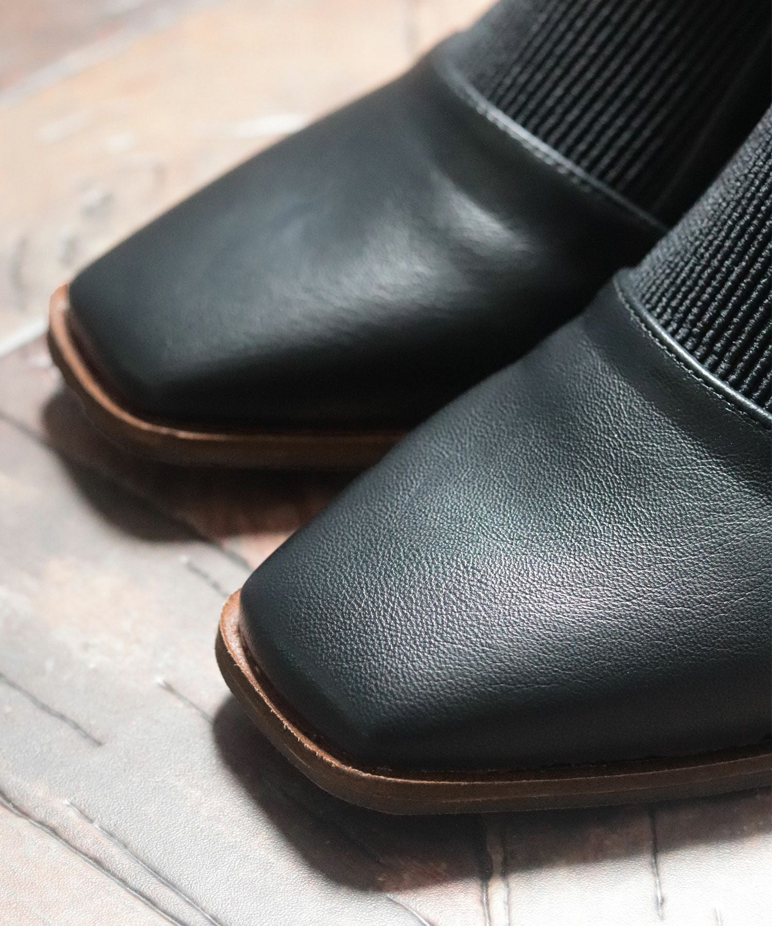 ウッドヒールのゴムフィットアンクルブーティ風パンプス【公式ショップ・ZOZOTOWN・amazon限定販売アイテム】