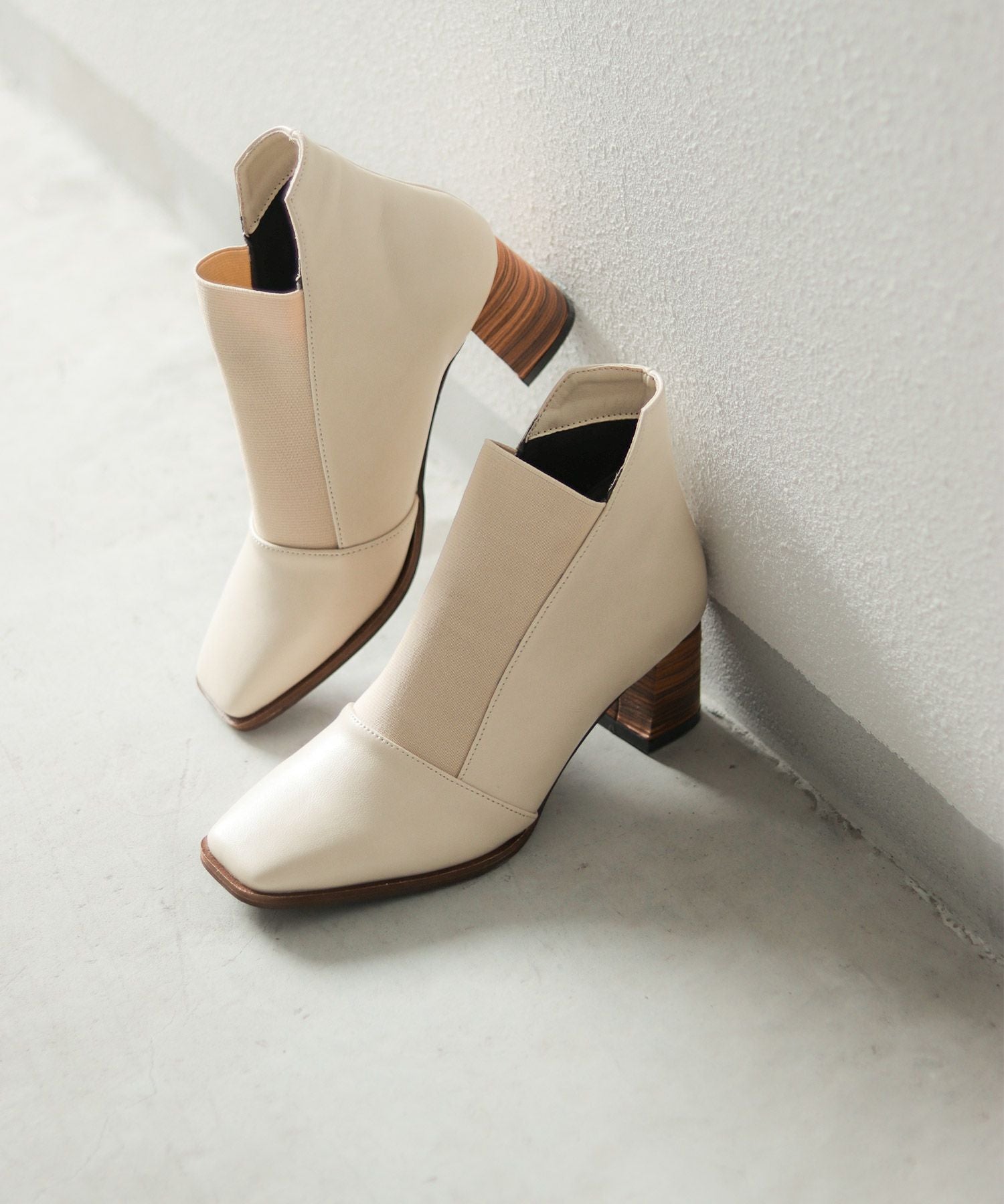 ウッドヒールのゴムフィットアンクルブーティ風パンプス【公式ショップ・ZOZOTOWN・amazon限定販売アイテム】