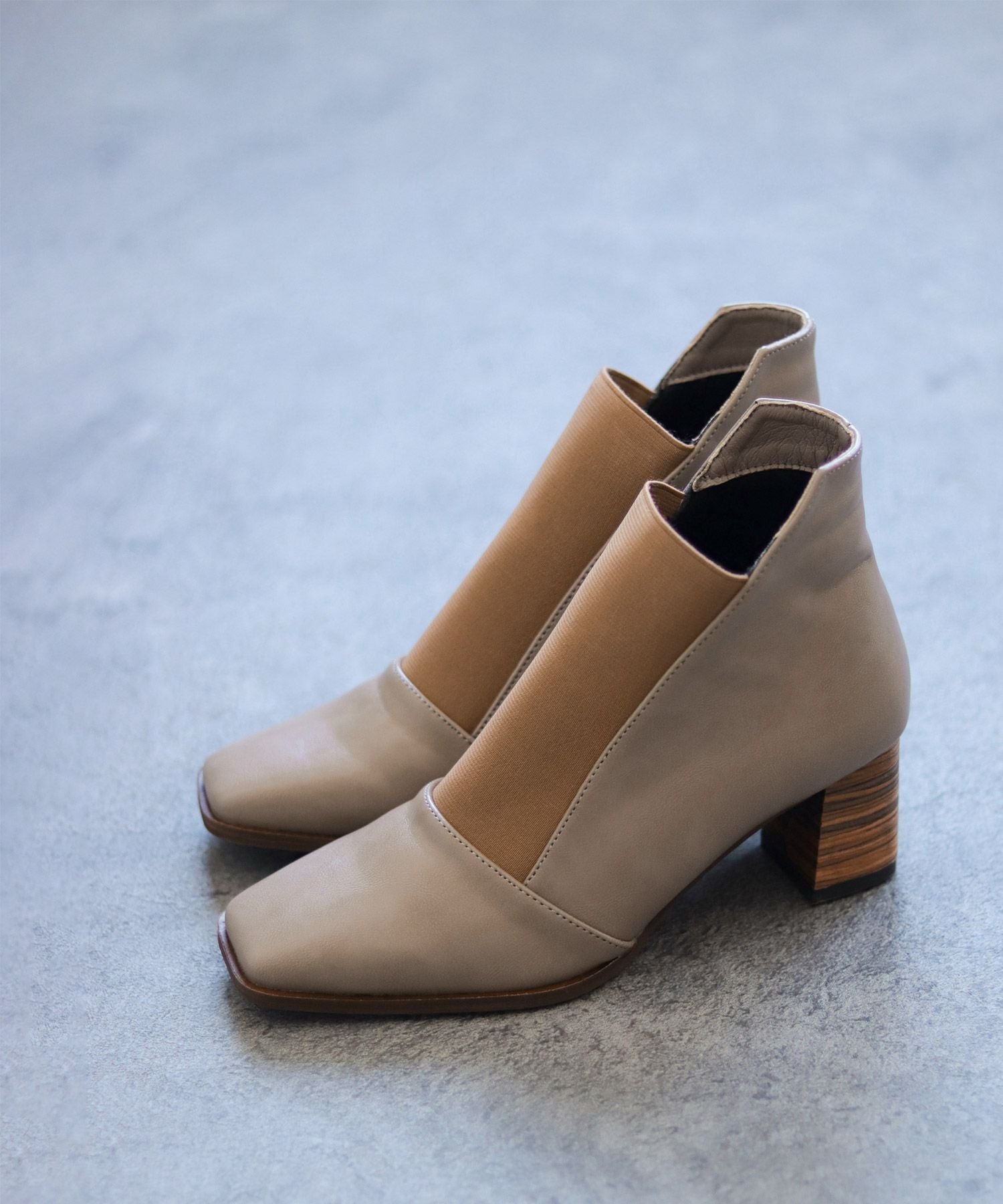ウッドヒールのゴムフィットアンクルブーティ風パンプス【公式ショップ・ZOZOTOWN・amazon限定販売アイテム】