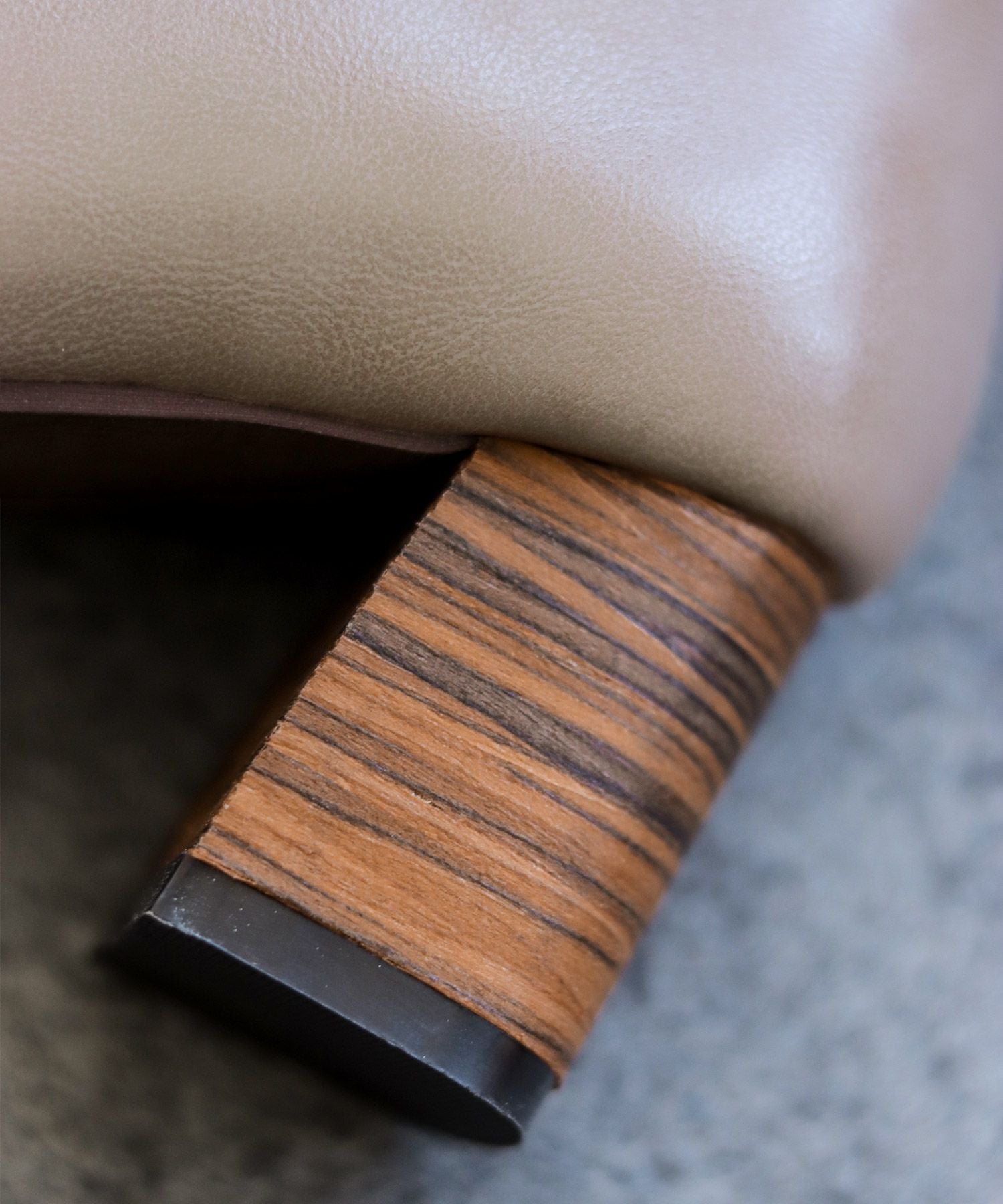 ウッドヒールのゴムフィットアンクルブーティ風パンプス【公式ショップ・ZOZOTOWN・amazon限定販売アイテム】