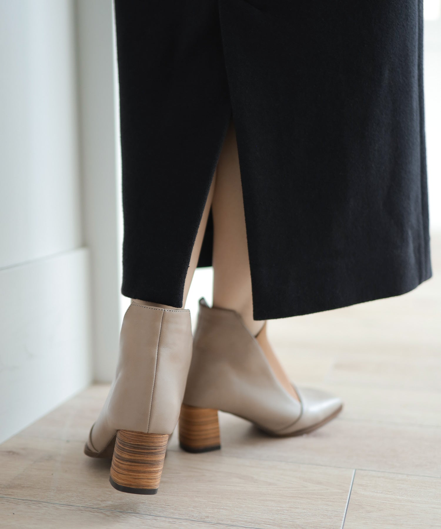 ウッドヒールのゴムフィットアンクルブーティ風パンプス【公式ショップ・ZOZOTOWN・amazon限定販売アイテム】