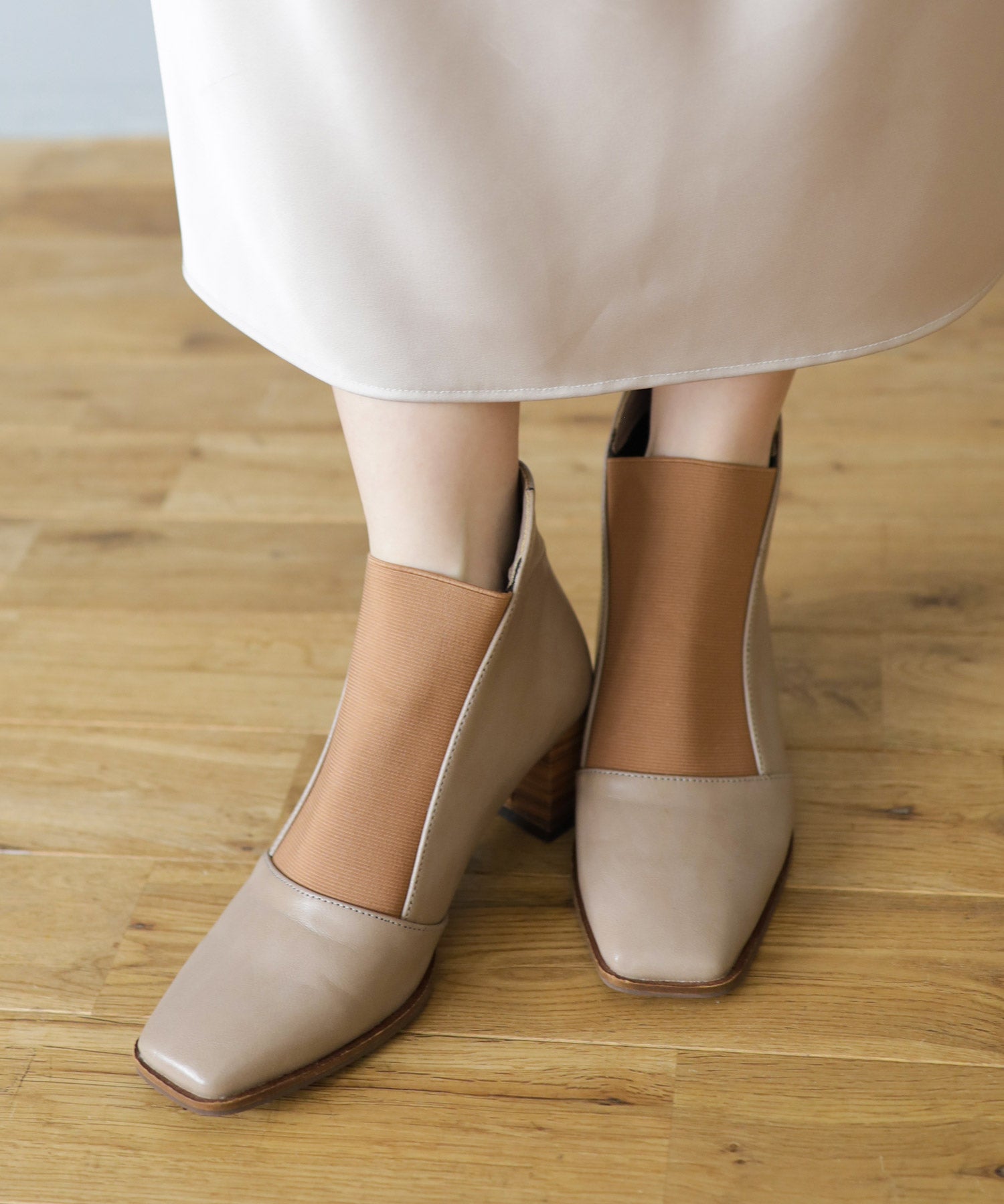 ウッドヒールのゴムフィットアンクルブーティ風パンプス【公式ショップ・ZOZOTOWN・amazon限定販売アイテム】