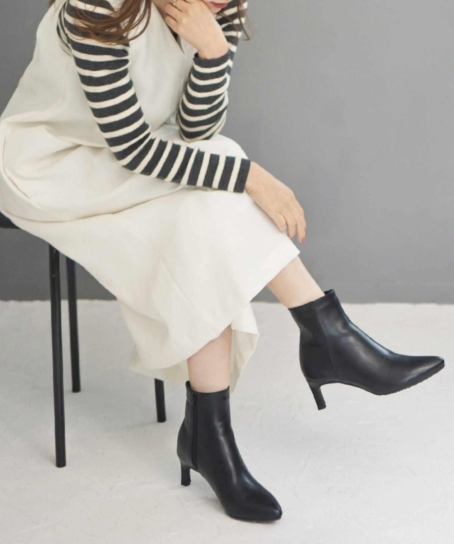 削れにくいかかとゴム使用!ポインテッドトゥストレートヒールショートブーツ
