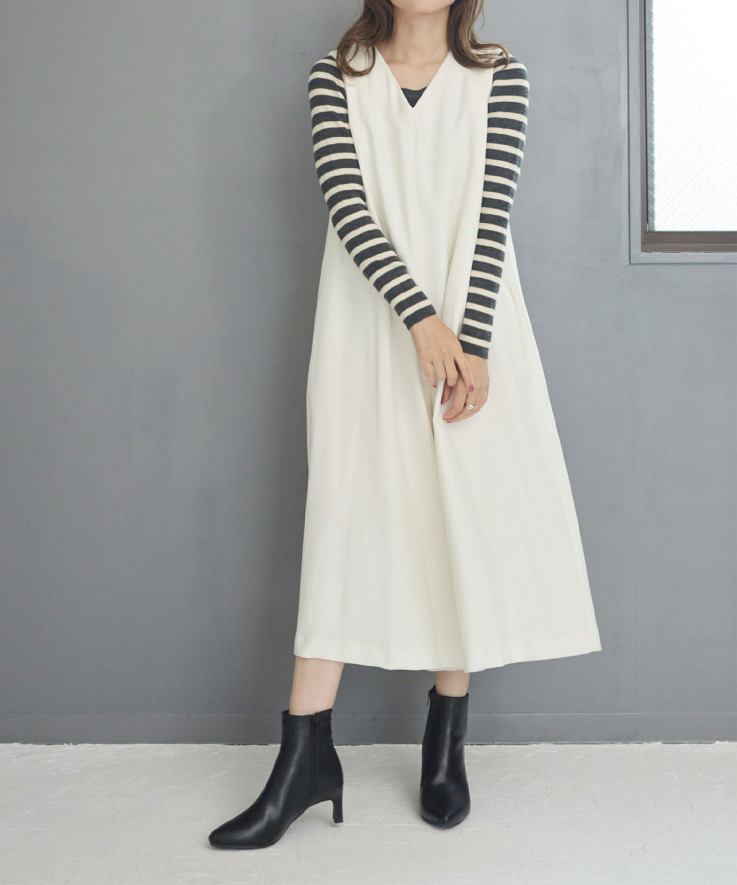 削れにくいかかとゴム使用！ポインテッドトゥストレートヒールショートブーツ