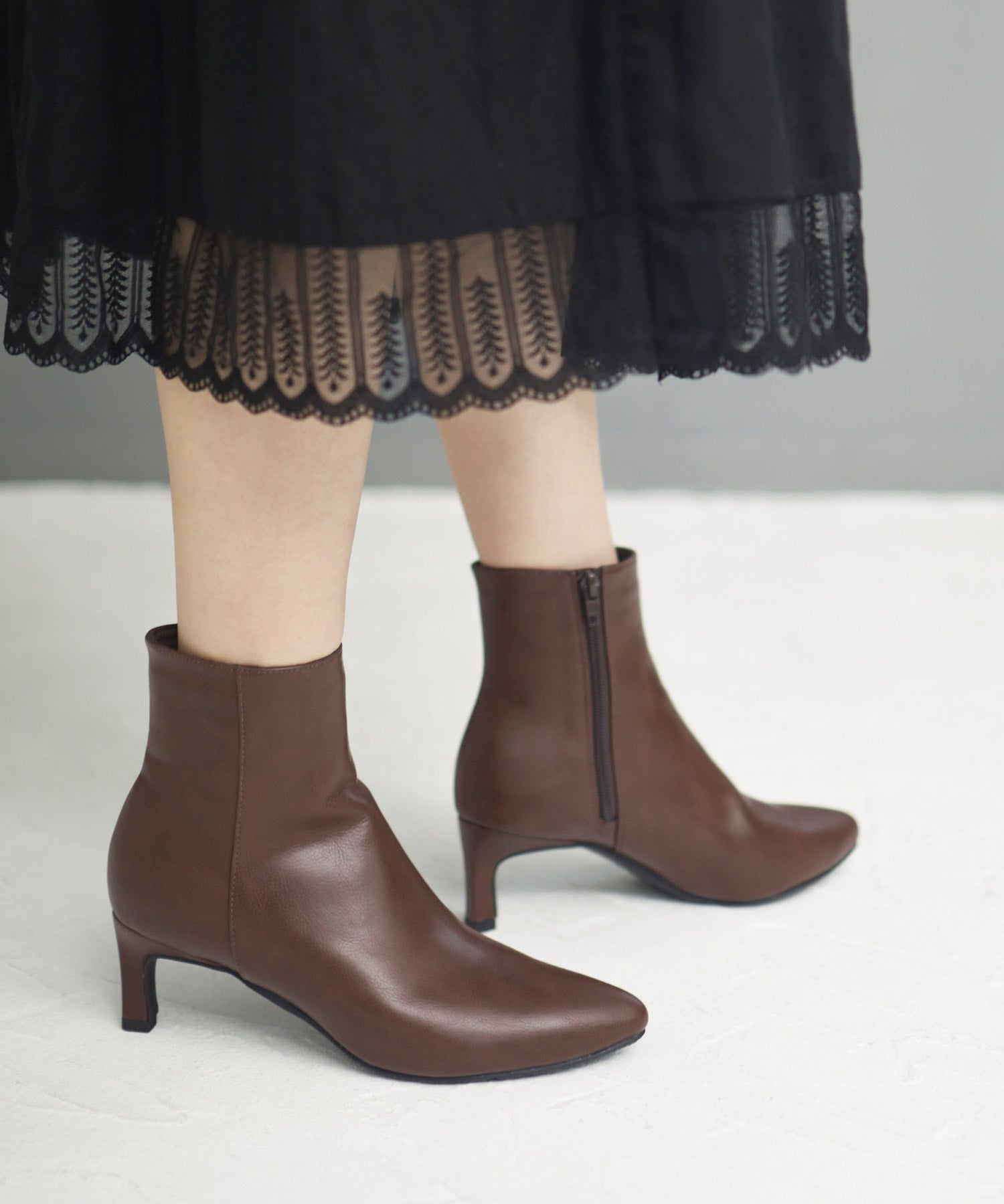 削れにくいかかとゴム使用!ポインテッドトゥストレートヒールショートブーツ ▲返品不可