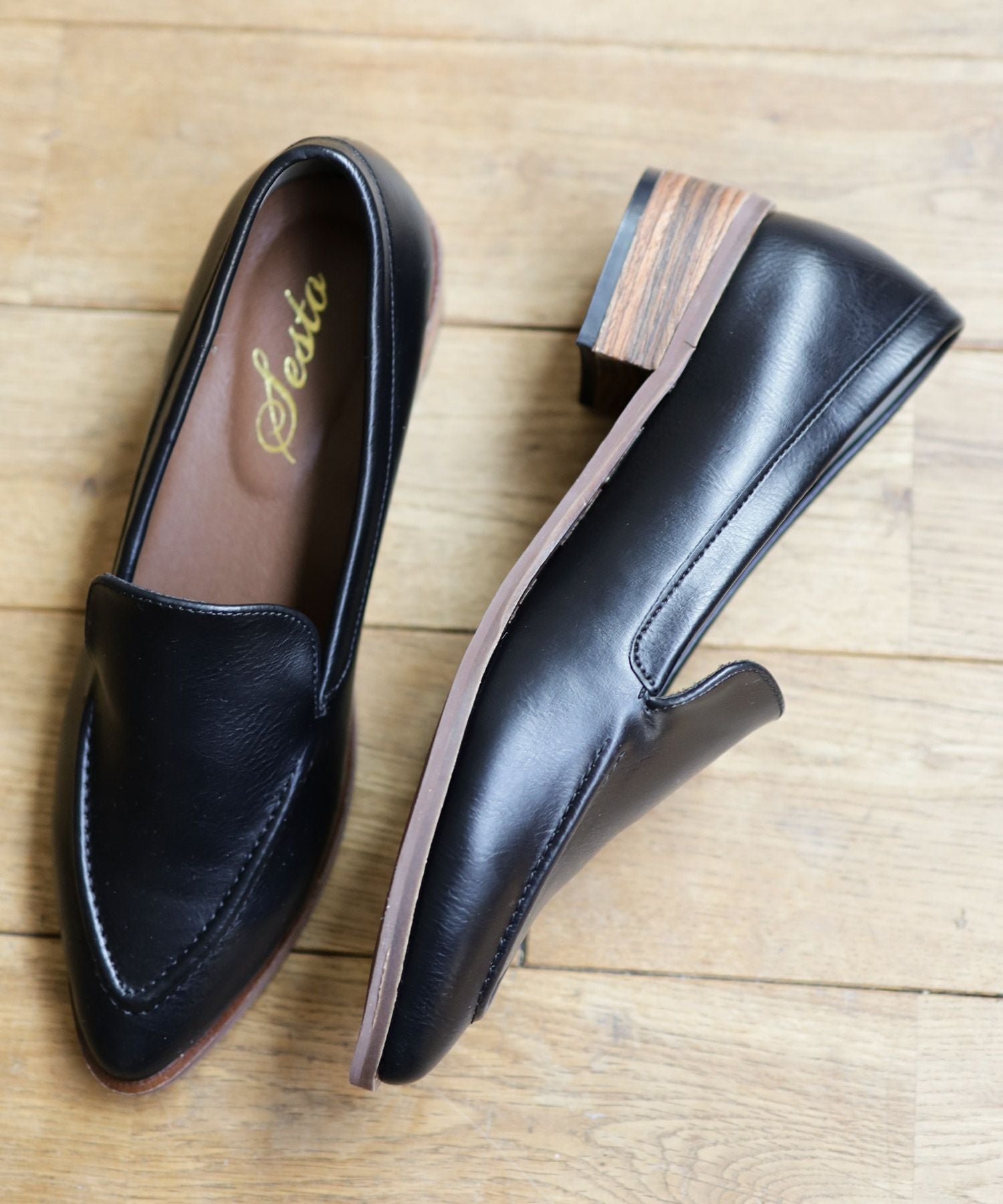 ウッドヒールのアーモンドトゥローファーパンプス 一部4月上旬・4月末