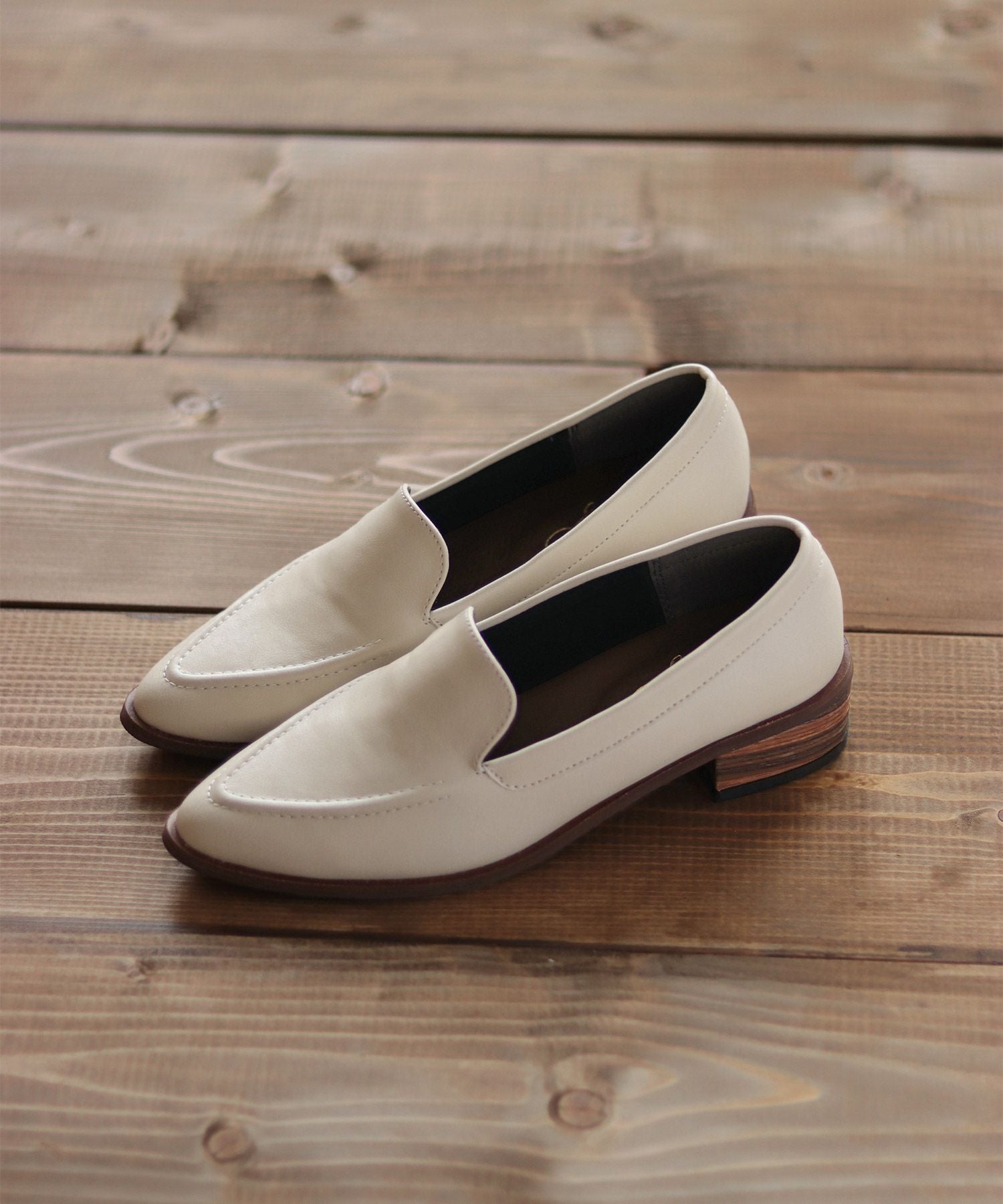 ウッドヒールのアーモンドトゥローファーパンプス　一部4月上旬・4月末～5月上旬入荷予定