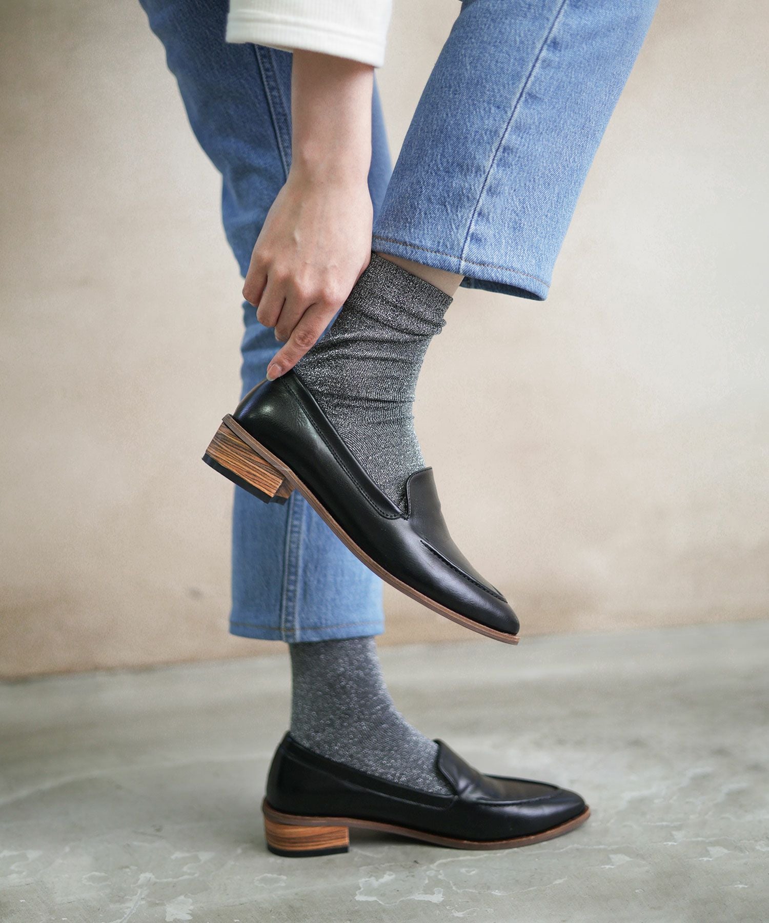 ウッドヒールのアーモンドトゥローファーパンプス 一部4月上旬・4月末