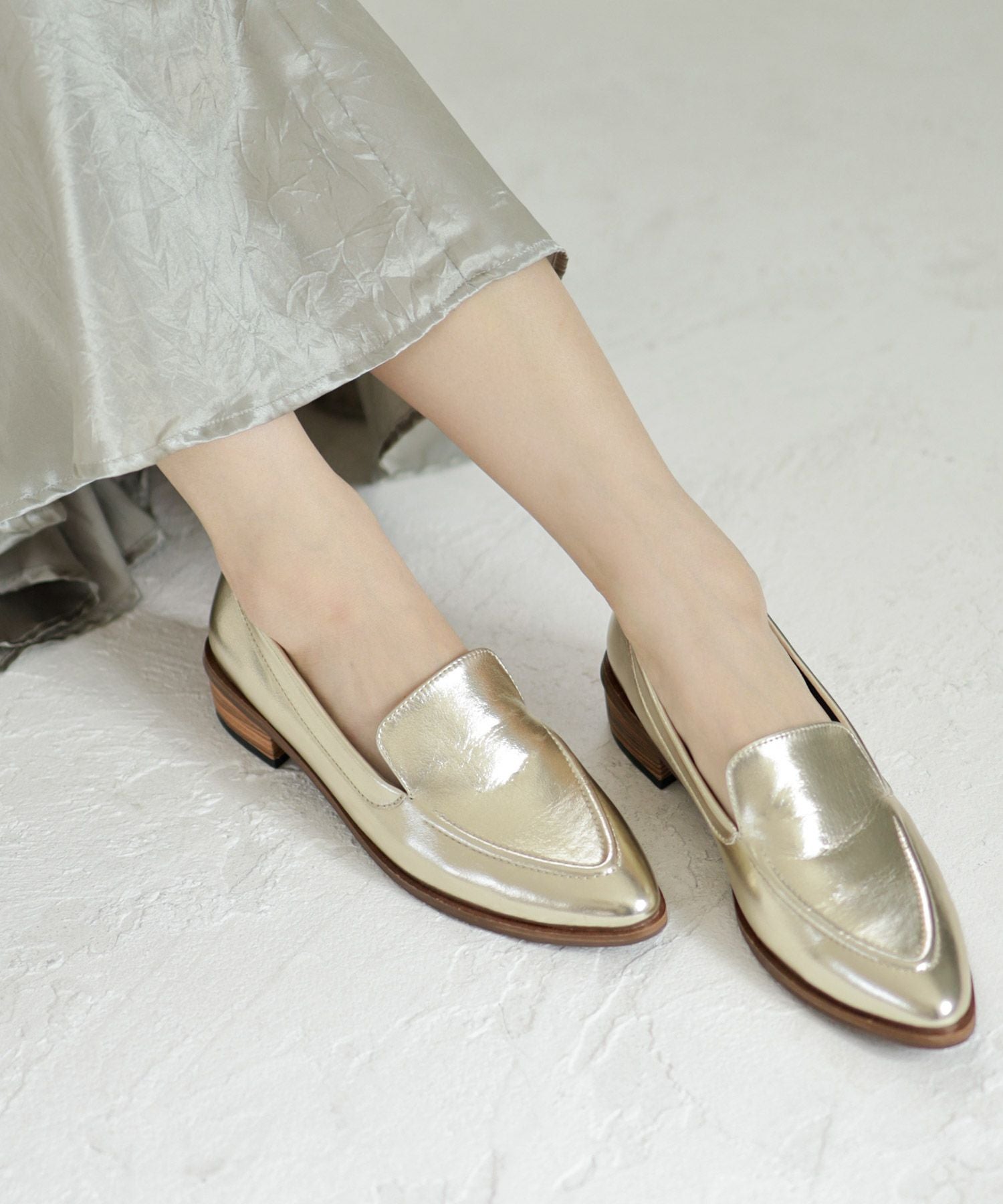 ウッドヒールのアーモンドトゥローファーパンプス 一部4月上旬・4月末~5月上旬入荷予定