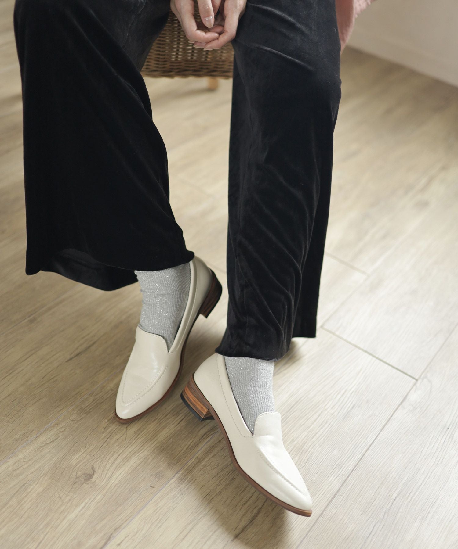 ウッドヒールのアーモンドトゥローファーパンプス 一部4月上旬・4月末~5月上旬入荷予定