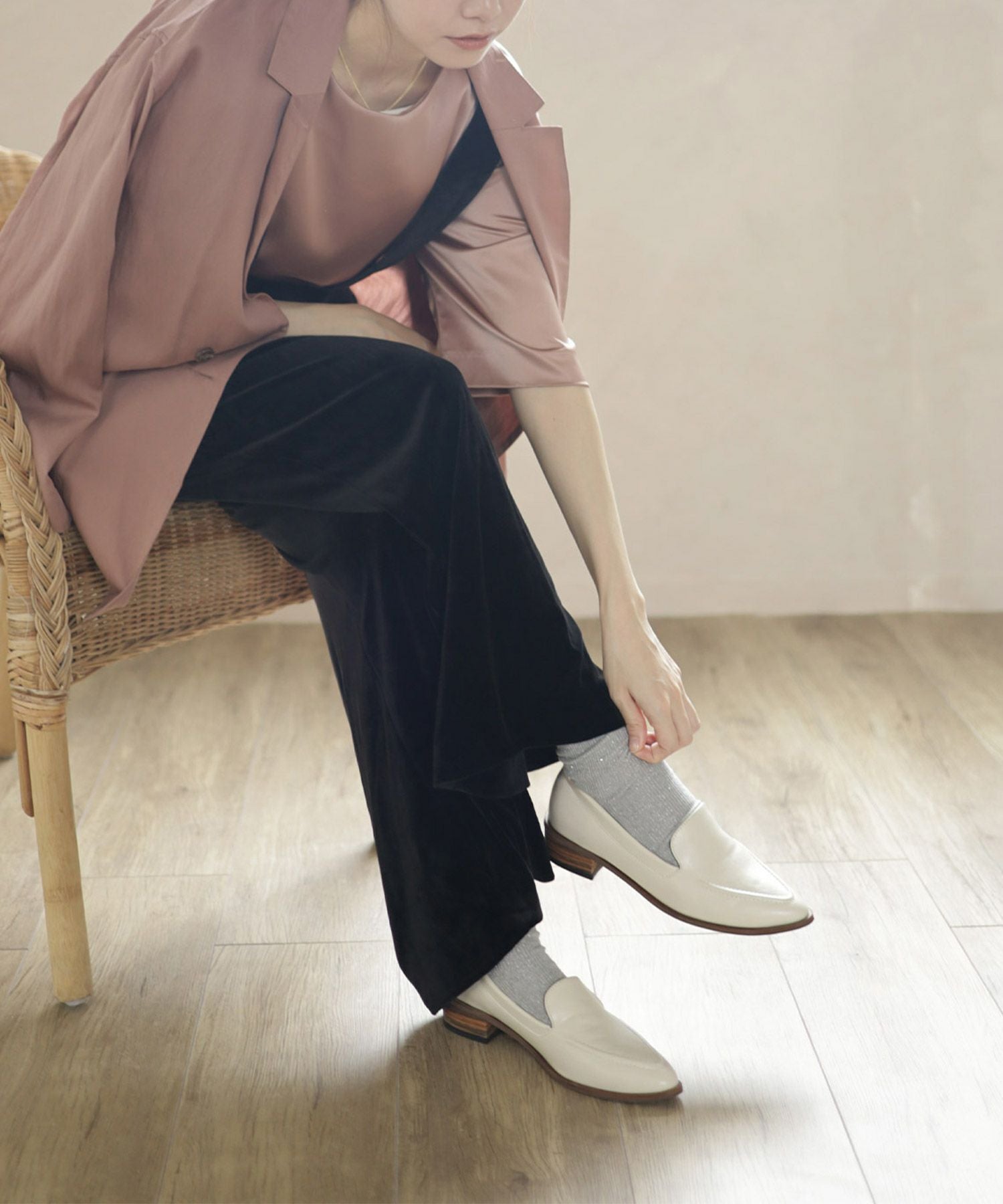 ウッドヒールのアーモンドトゥローファーパンプス 一部4月上旬・4月末~5月上旬入荷予定