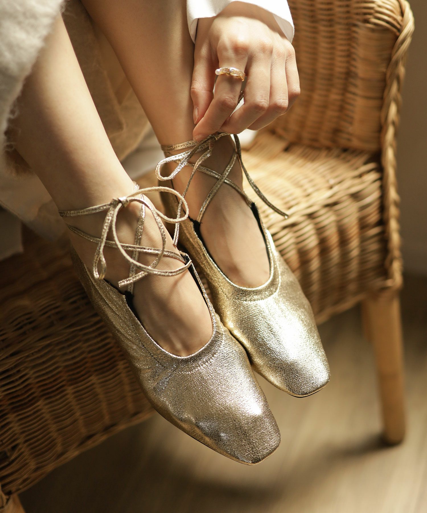 スクエアトゥレースアップパンプス